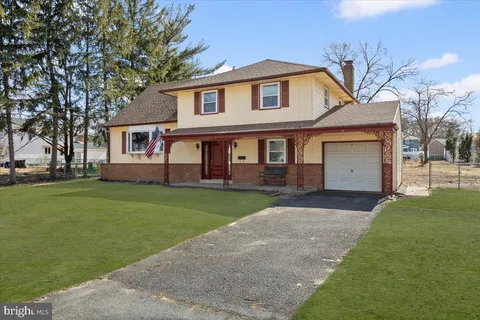 8 Montclair Drive, Delran, NJ MLS: NJBL2082480