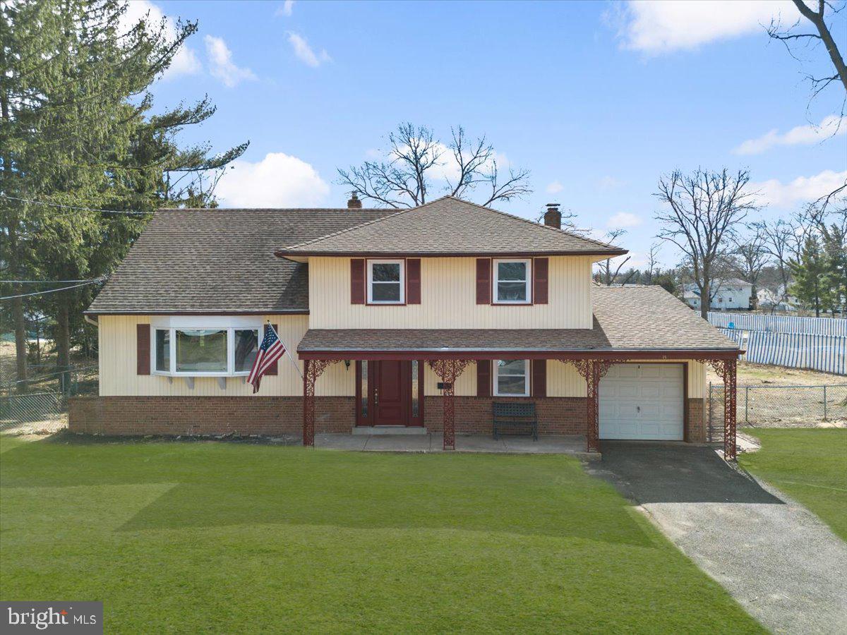 8 MONTCLAIR DRIVE