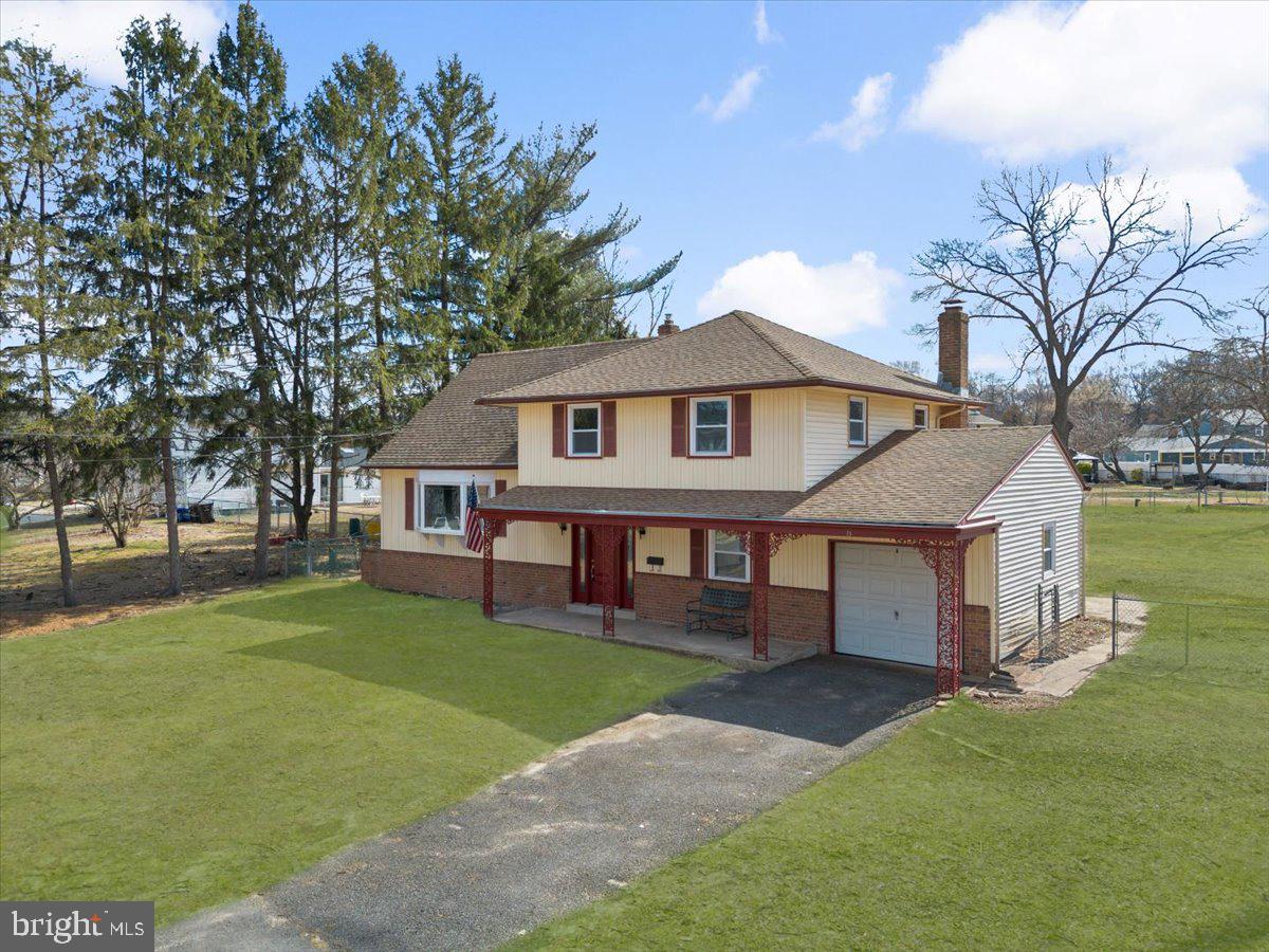 8 MONTCLAIR DRIVE