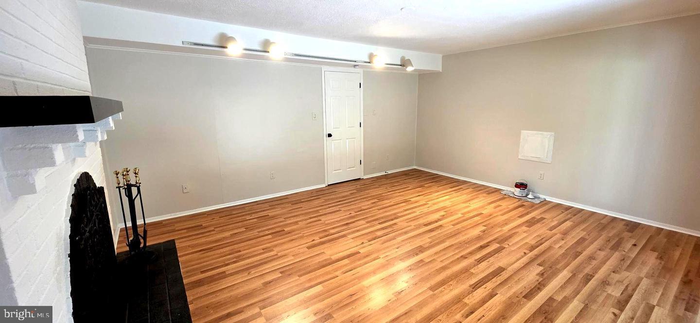 HOLMES RUN VILLAGE - Residential