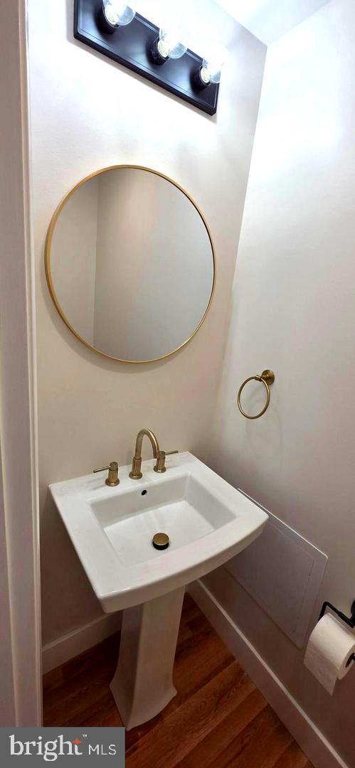 HOLMES RUN VILLAGE - Residential