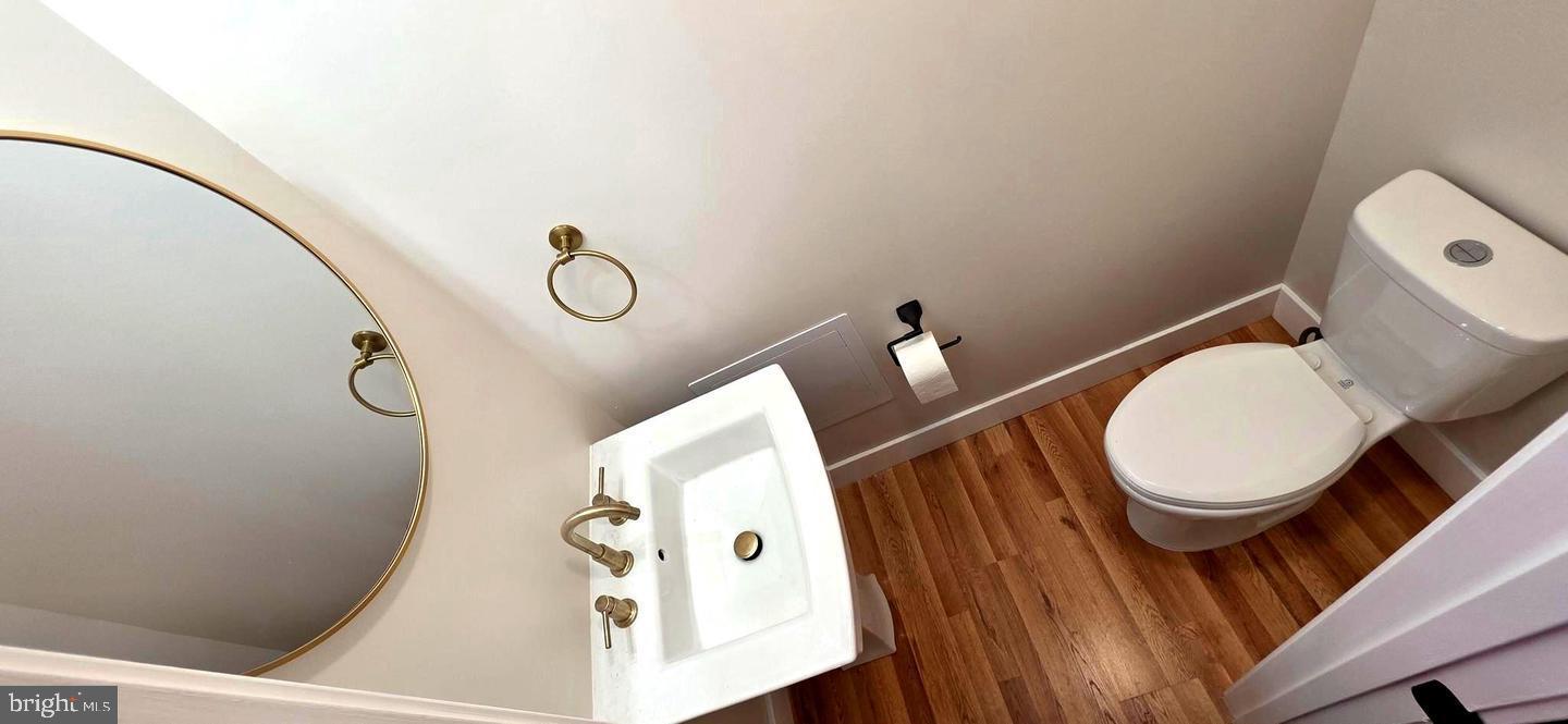 HOLMES RUN VILLAGE - Residential