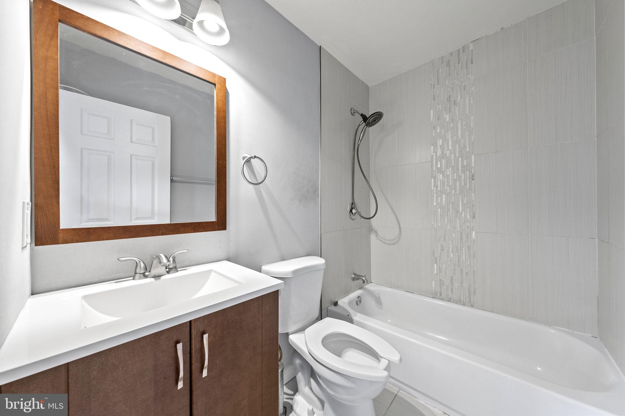 GREEN OAK TOWNES - Residential