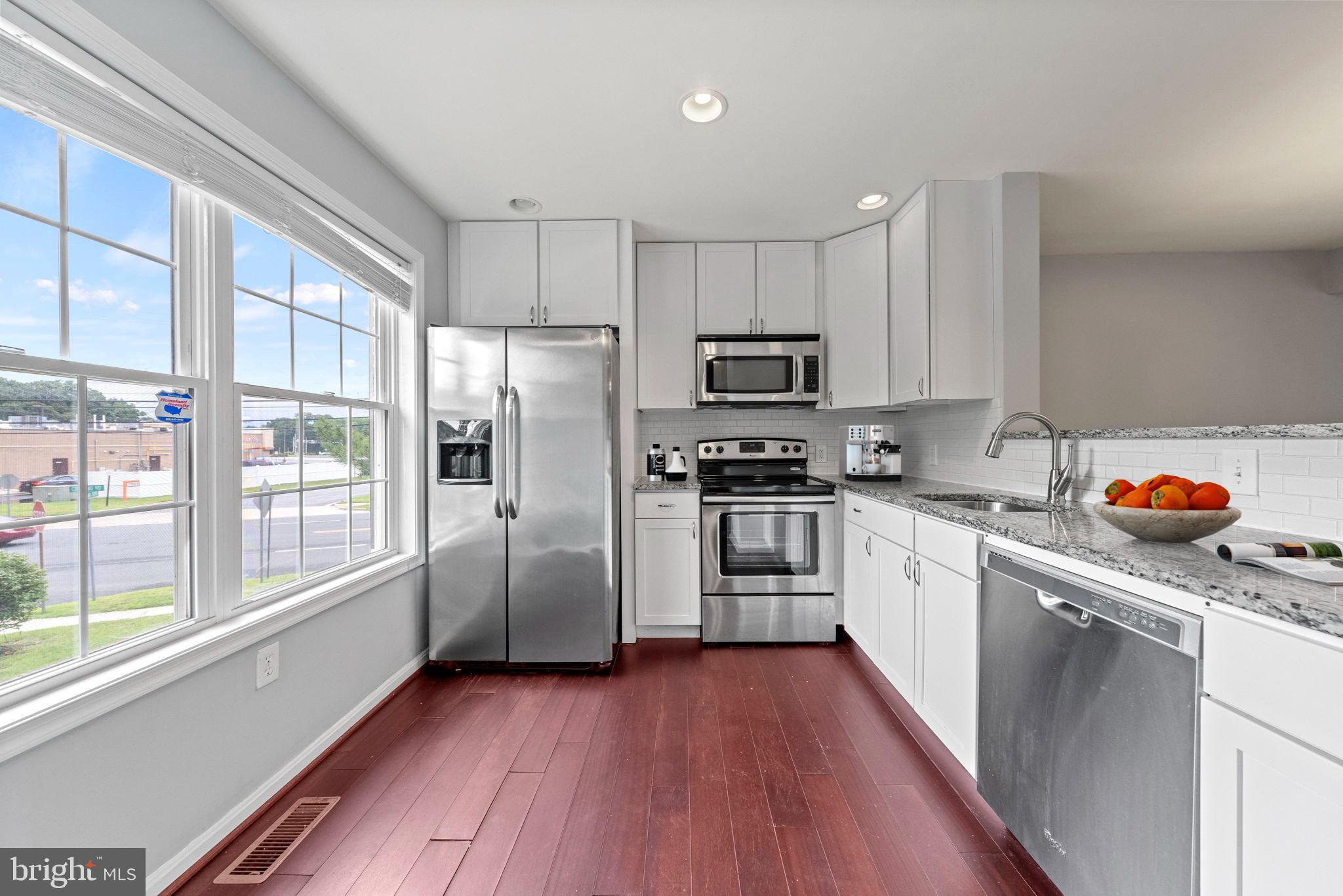 GREEN OAK TOWNES - Residential