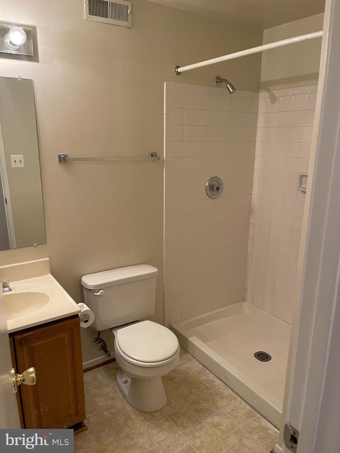 OAKWOOD COMMONS AT BURKE - Residential Lease