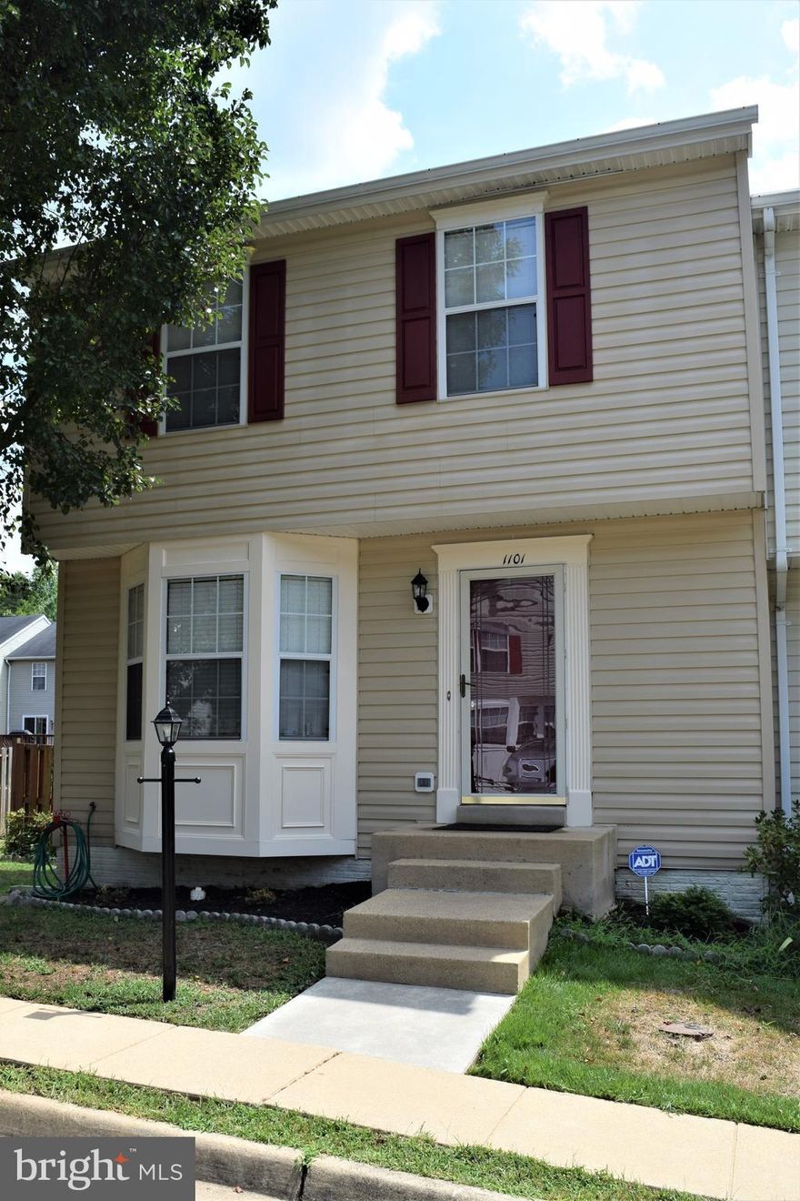 Spacious End-unit Townhome offers a Large Fully Fenced Backyard with Relaxing Deck, and trees for added Privacy. The Finished Lower Level offers a Large Rec Room with Gas Fireplace and a Den that could be used as a 4th Bedroom (Not to Code). This conveniently located property is close to Marine Corps Base Quantico, I-95, the Quantico VRE Station, Potomac Point Winery, Shopping & More!