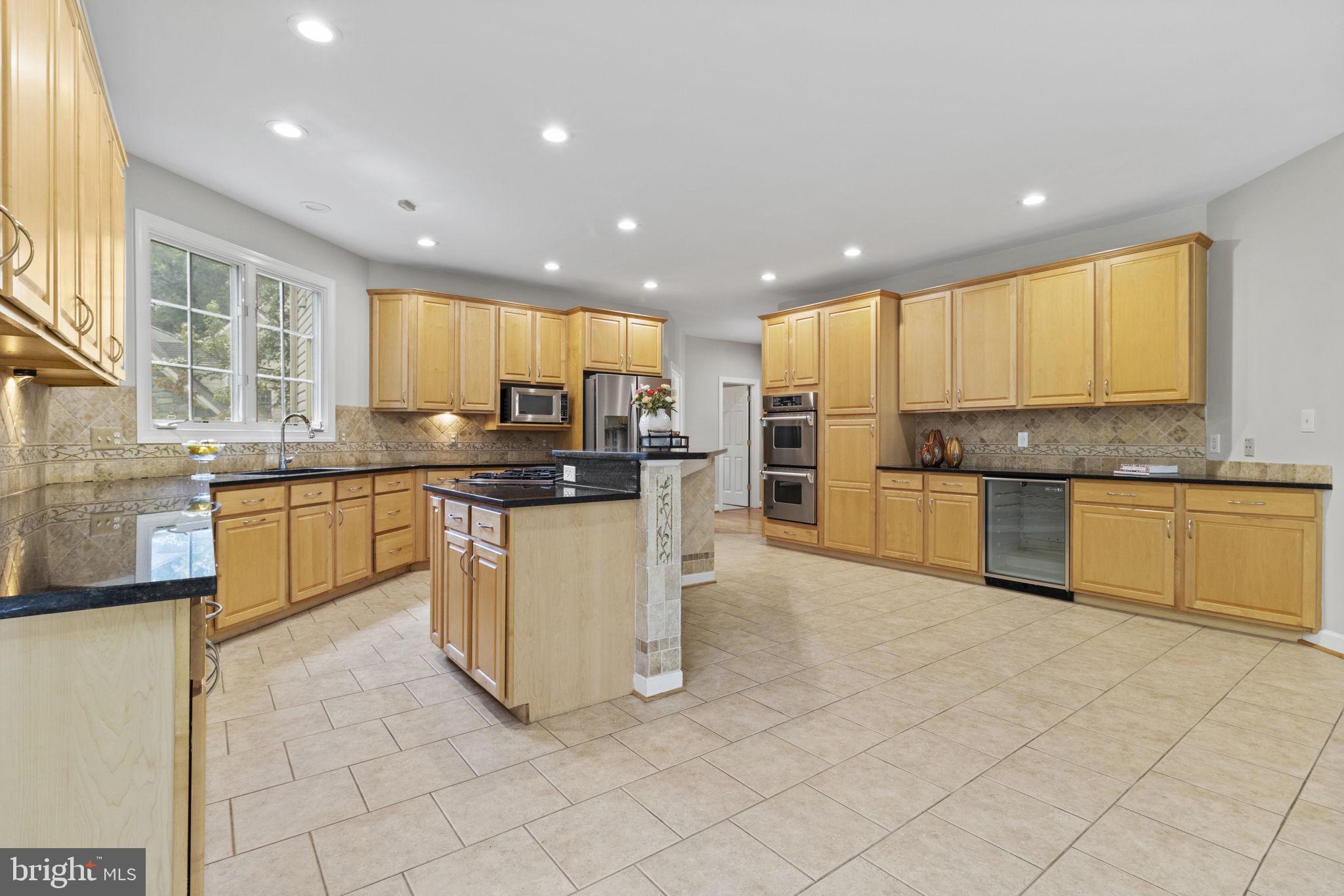 POTOMAC OUTSIDE - Residential