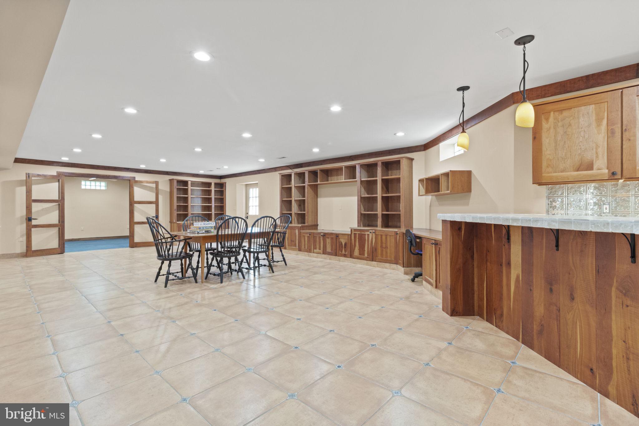 POTOMAC OUTSIDE - Residential