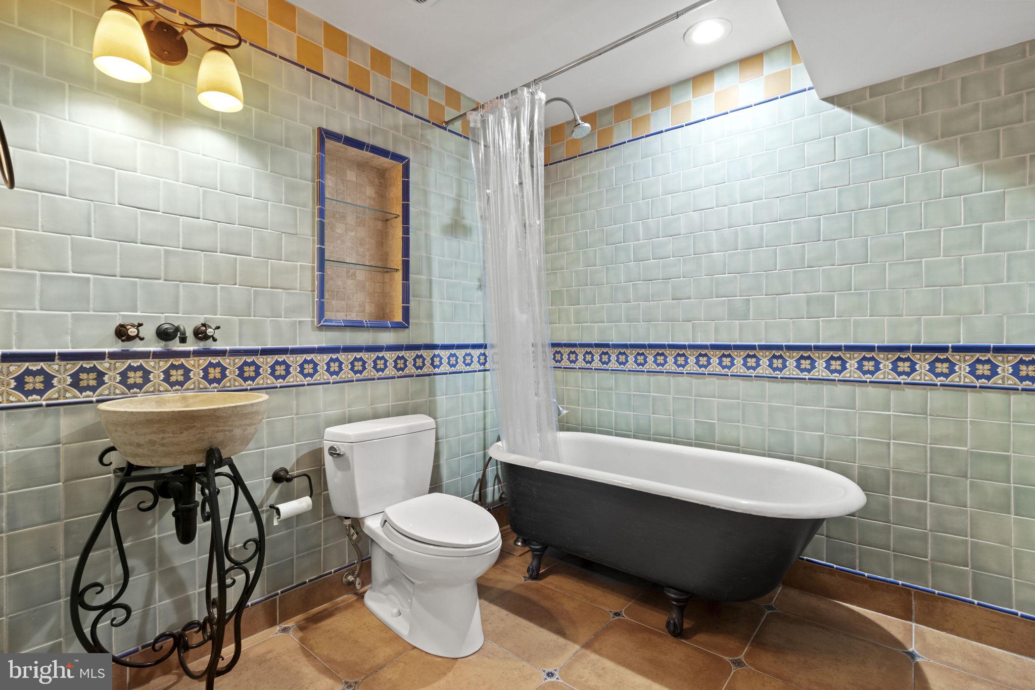 POTOMAC OUTSIDE - Residential