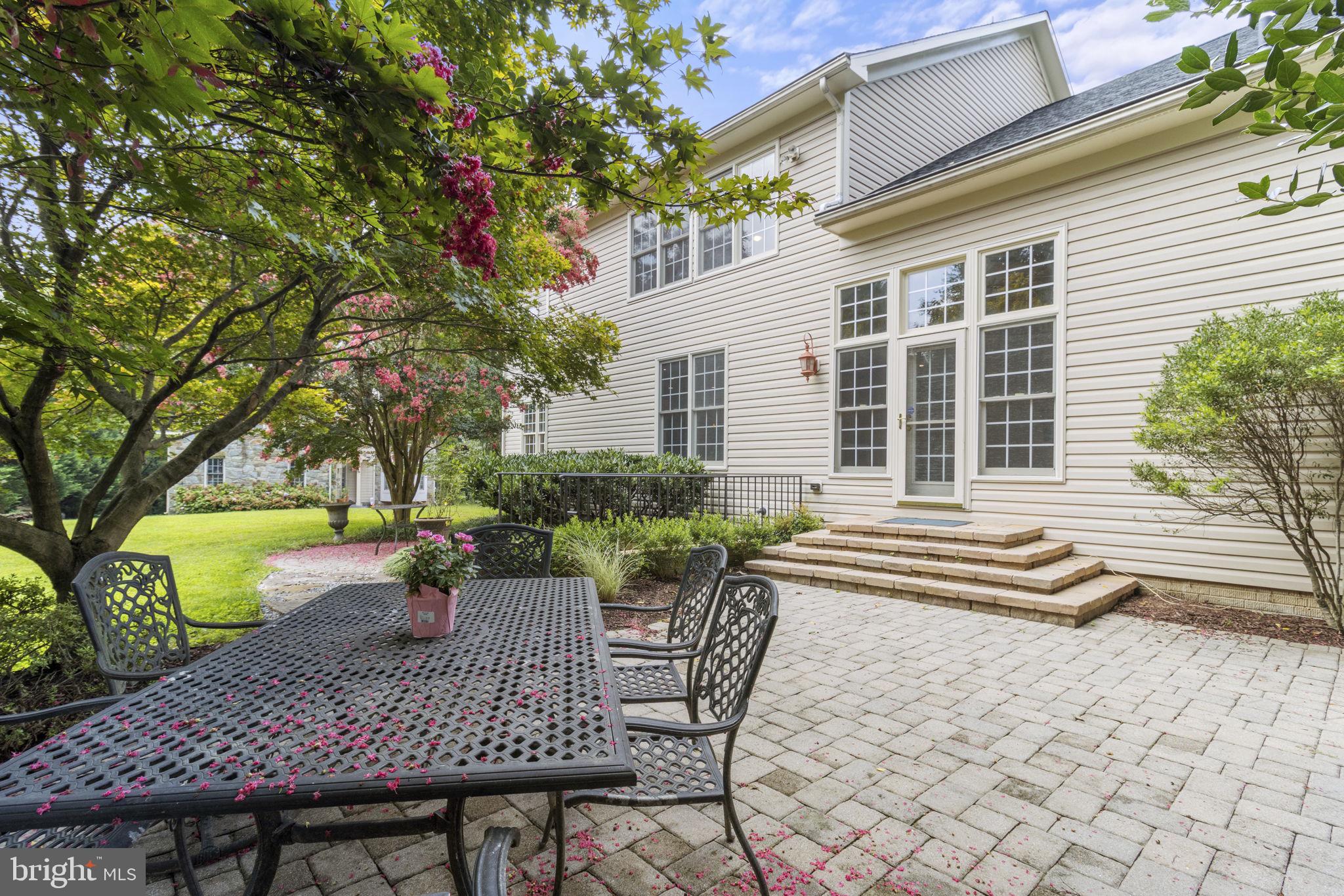 POTOMAC OUTSIDE - Residential