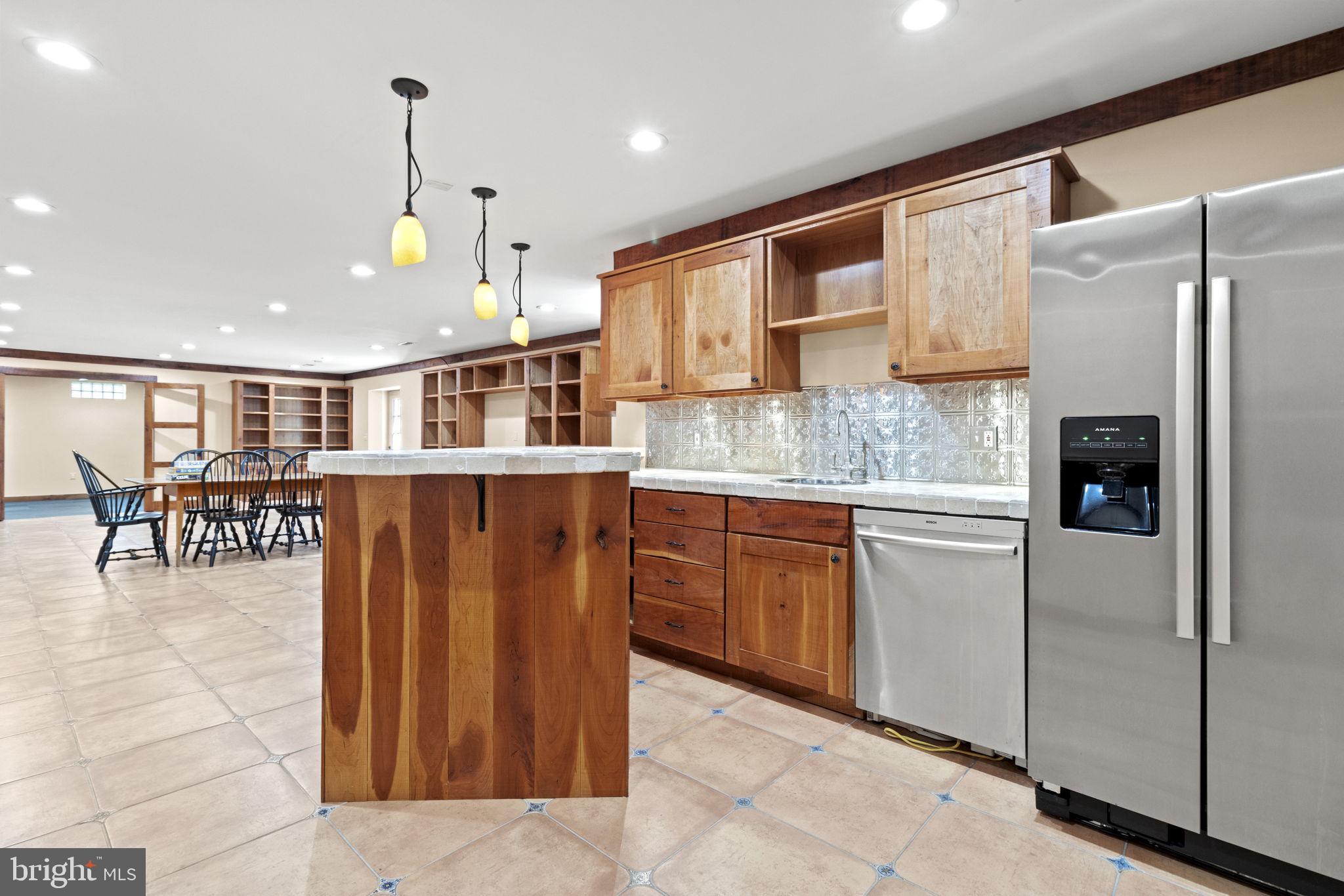 POTOMAC OUTSIDE - Residential