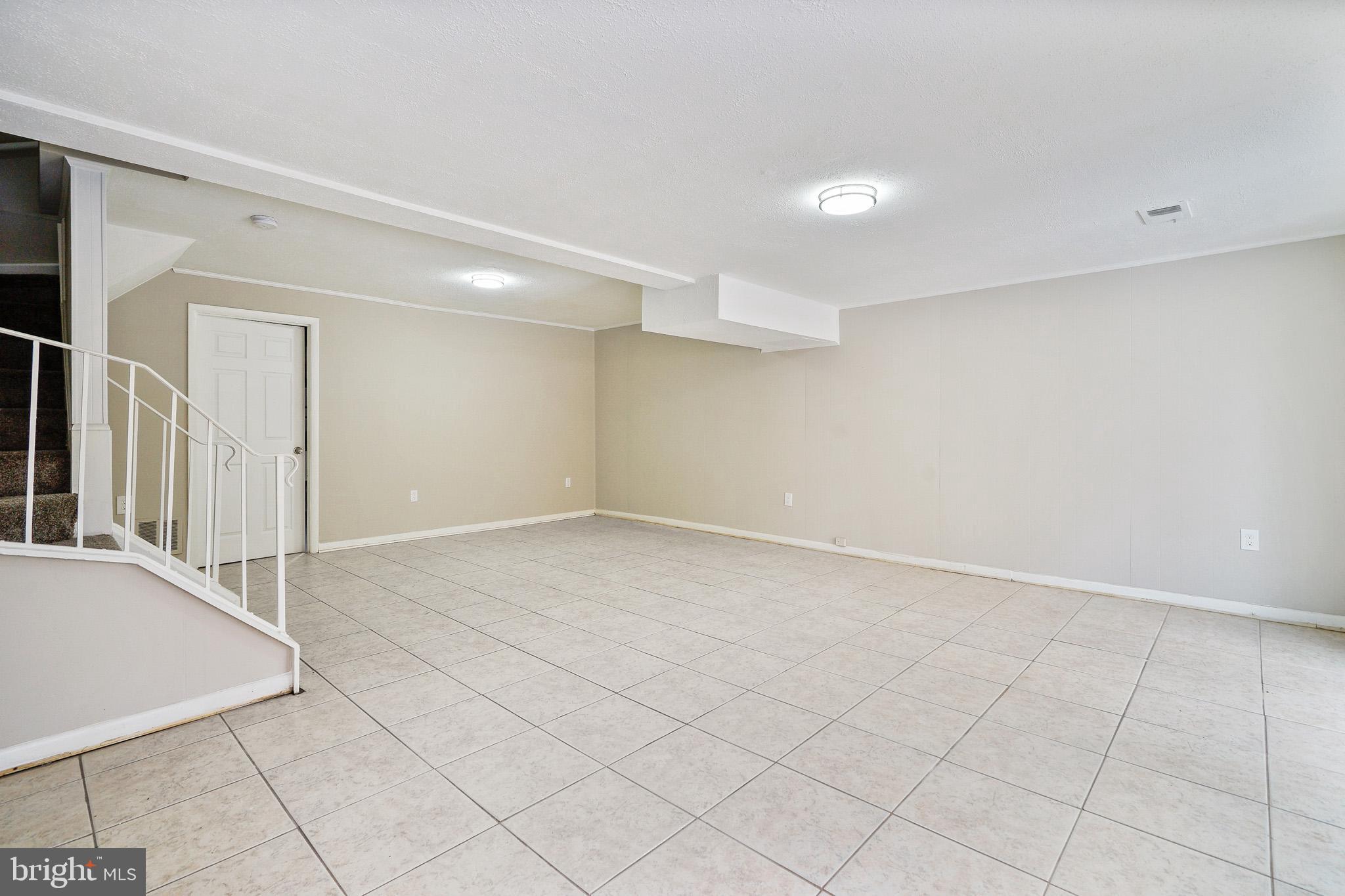 SOUTHGATE WOODS TOWNHOUSES - Residential