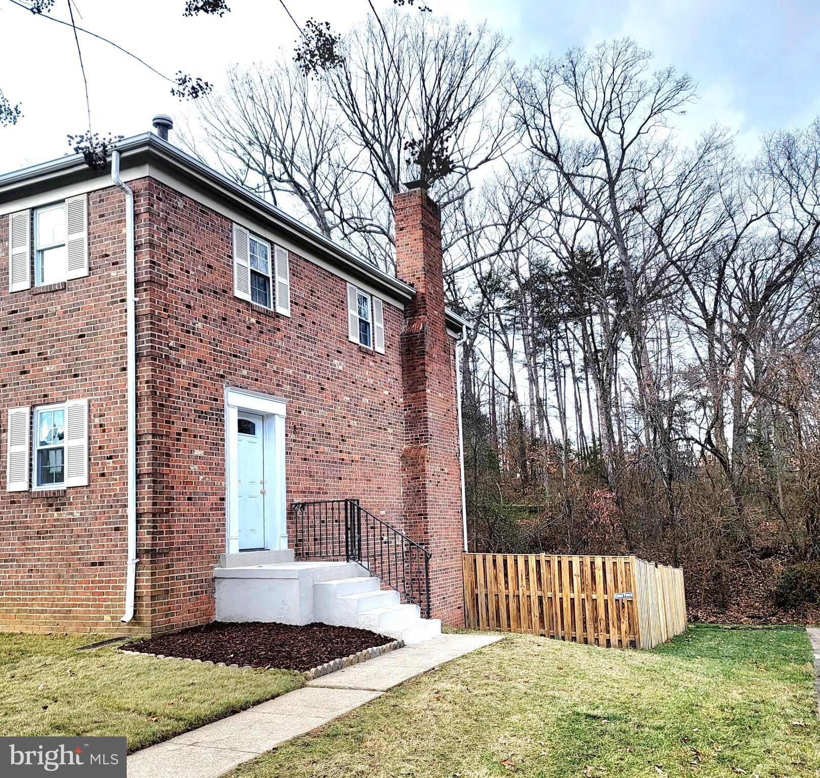 SOUTHGATE WOODS TOWNHOUSES - Residential