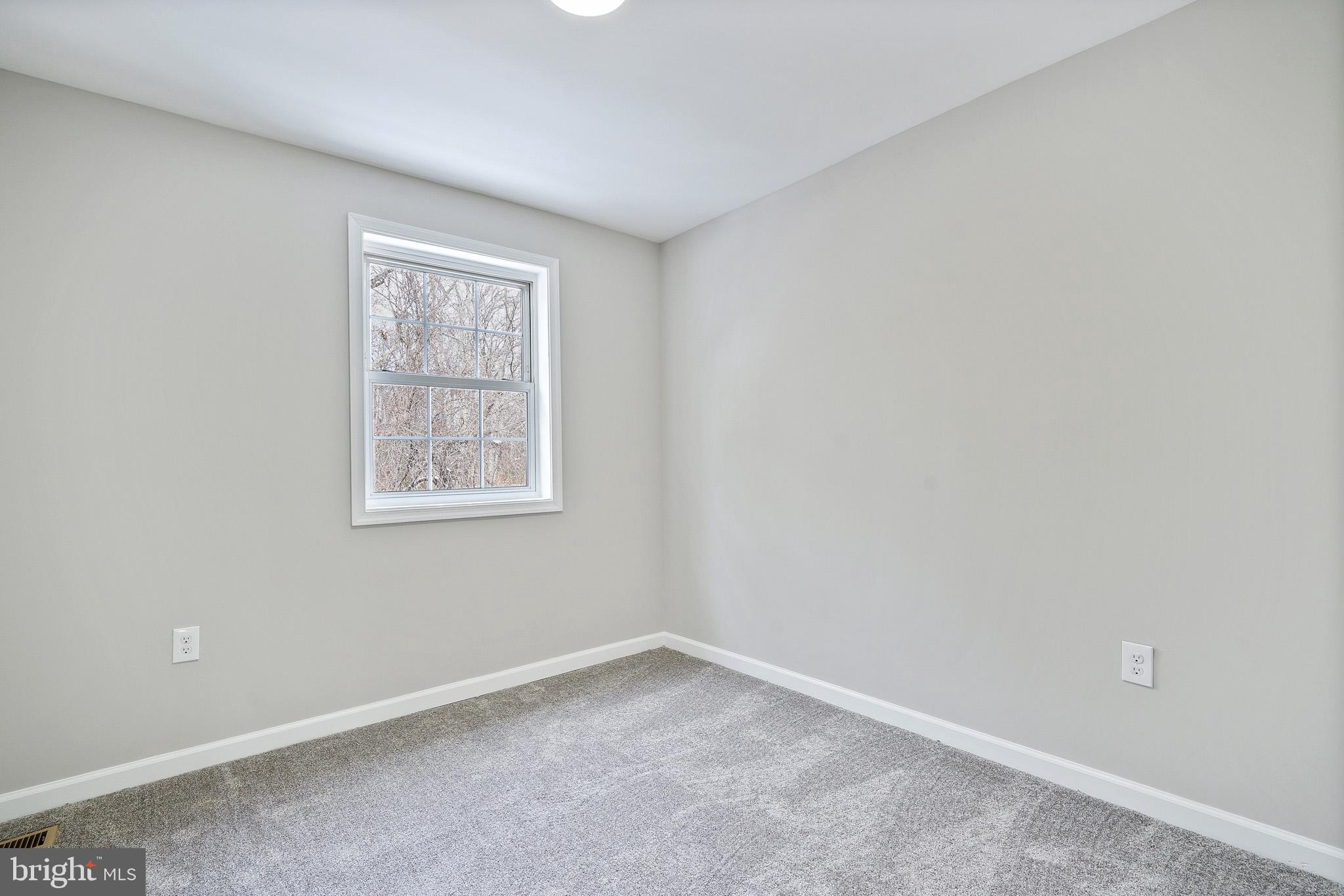 SOUTHGATE WOODS TOWNHOUSES - Residential