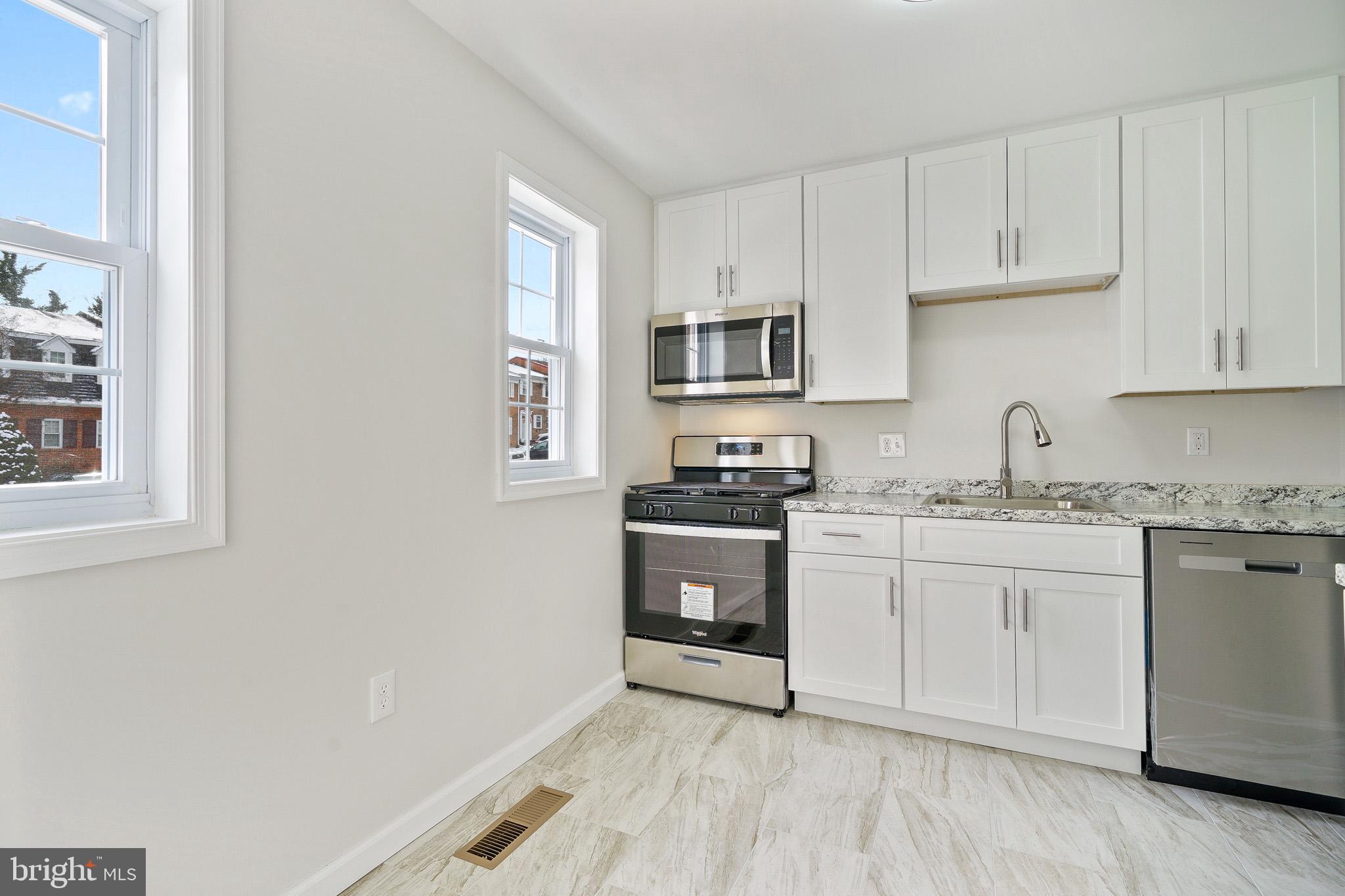 SOUTHGATE WOODS TOWNHOUSES - Residential