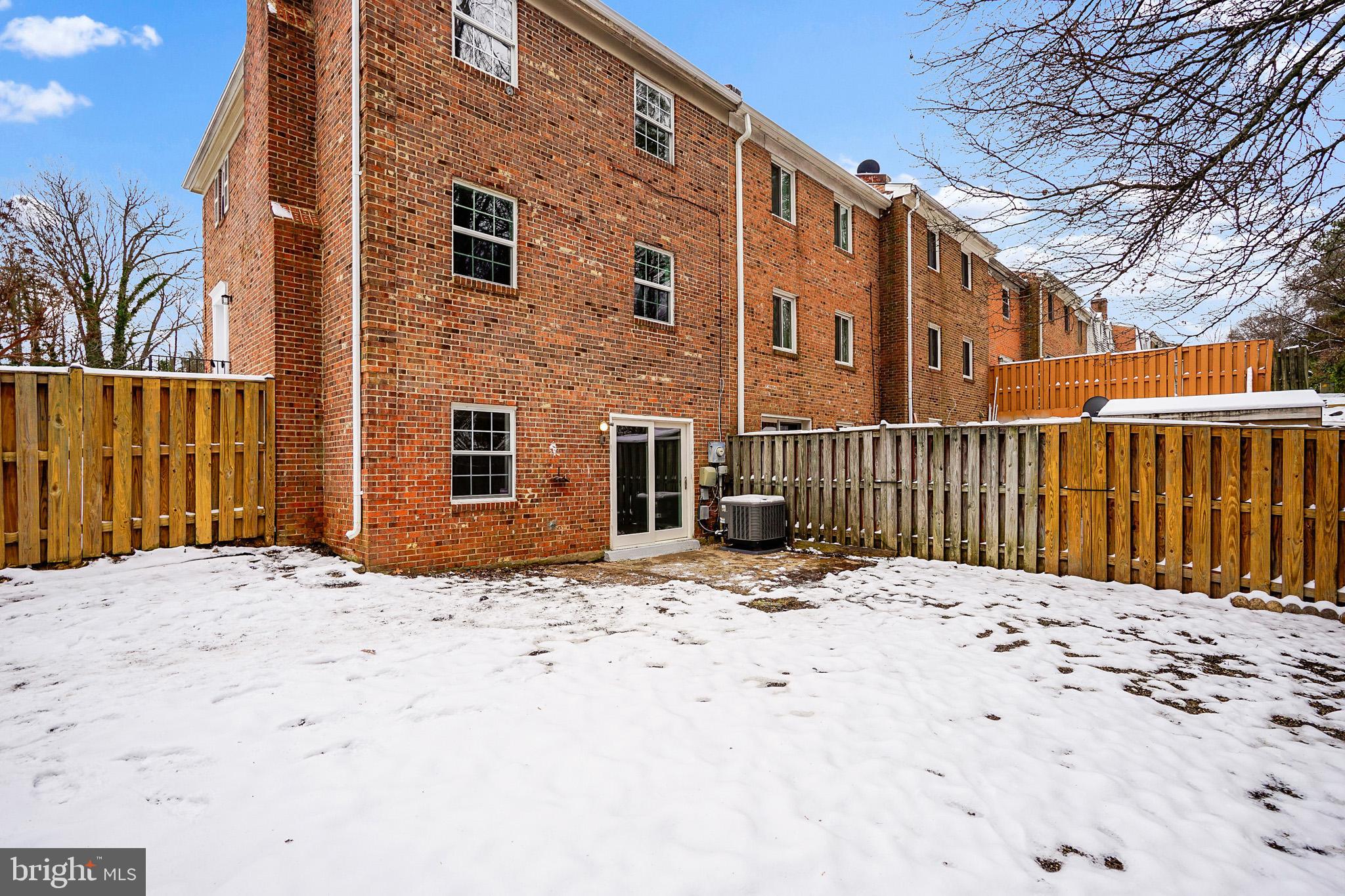 SOUTHGATE WOODS TOWNHOUSES - Residential