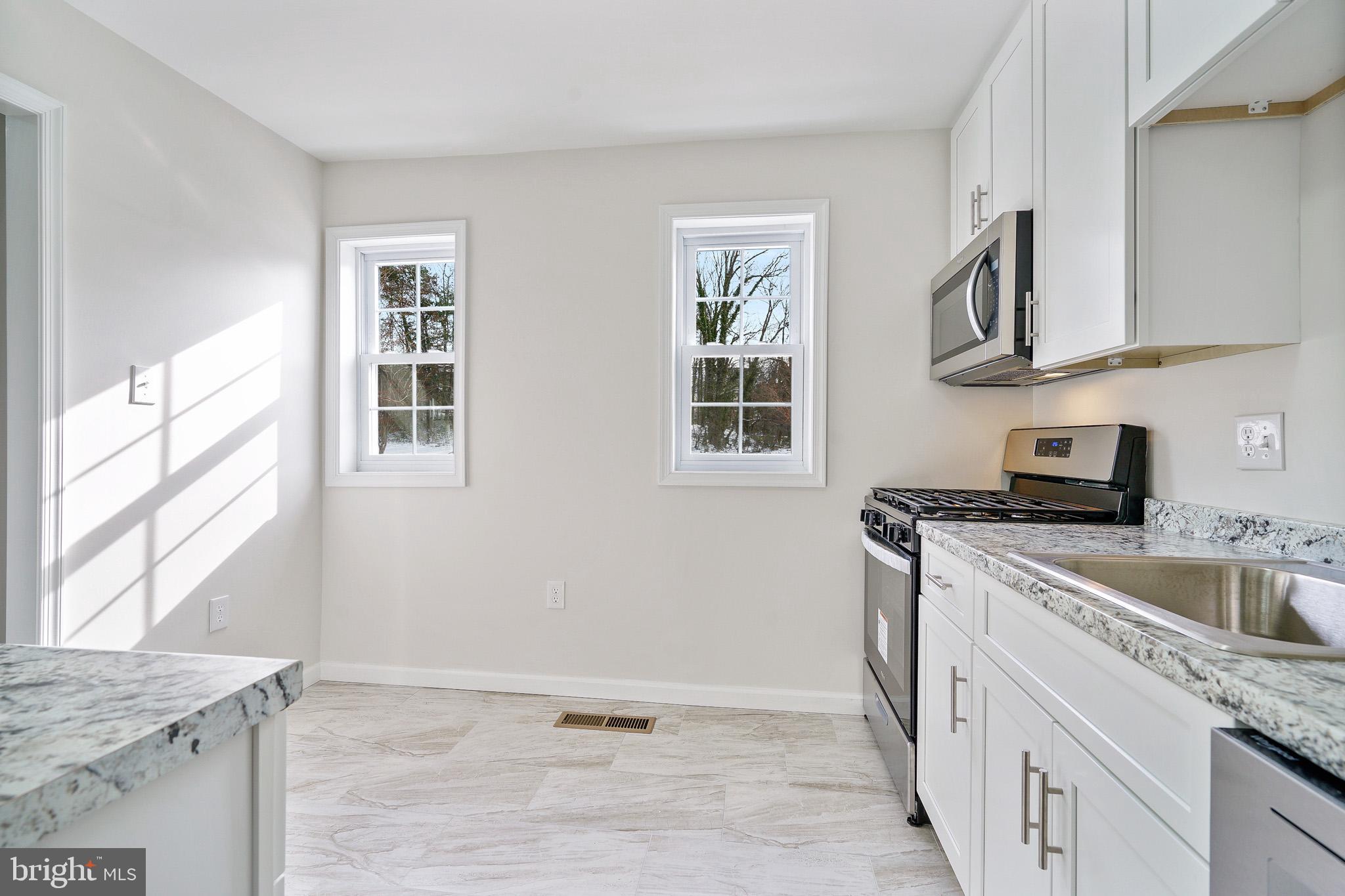 SOUTHGATE WOODS TOWNHOUSES - Residential