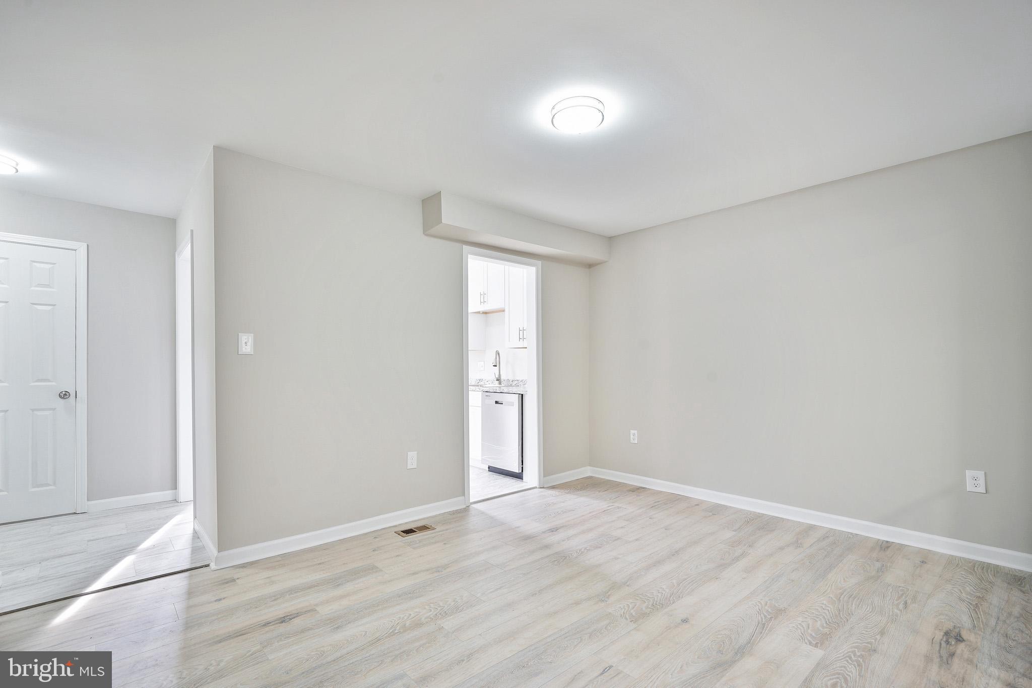 SOUTHGATE WOODS TOWNHOUSES - Residential