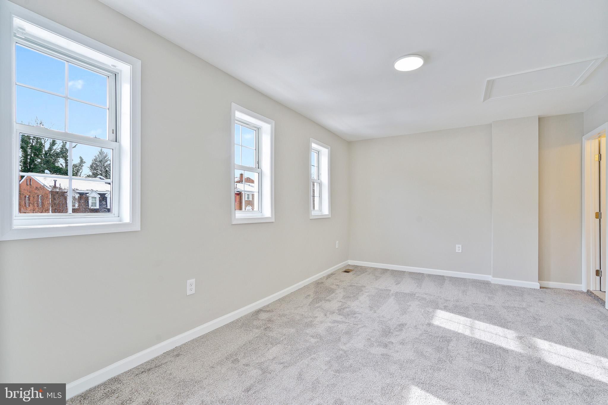 SOUTHGATE WOODS TOWNHOUSES - Residential