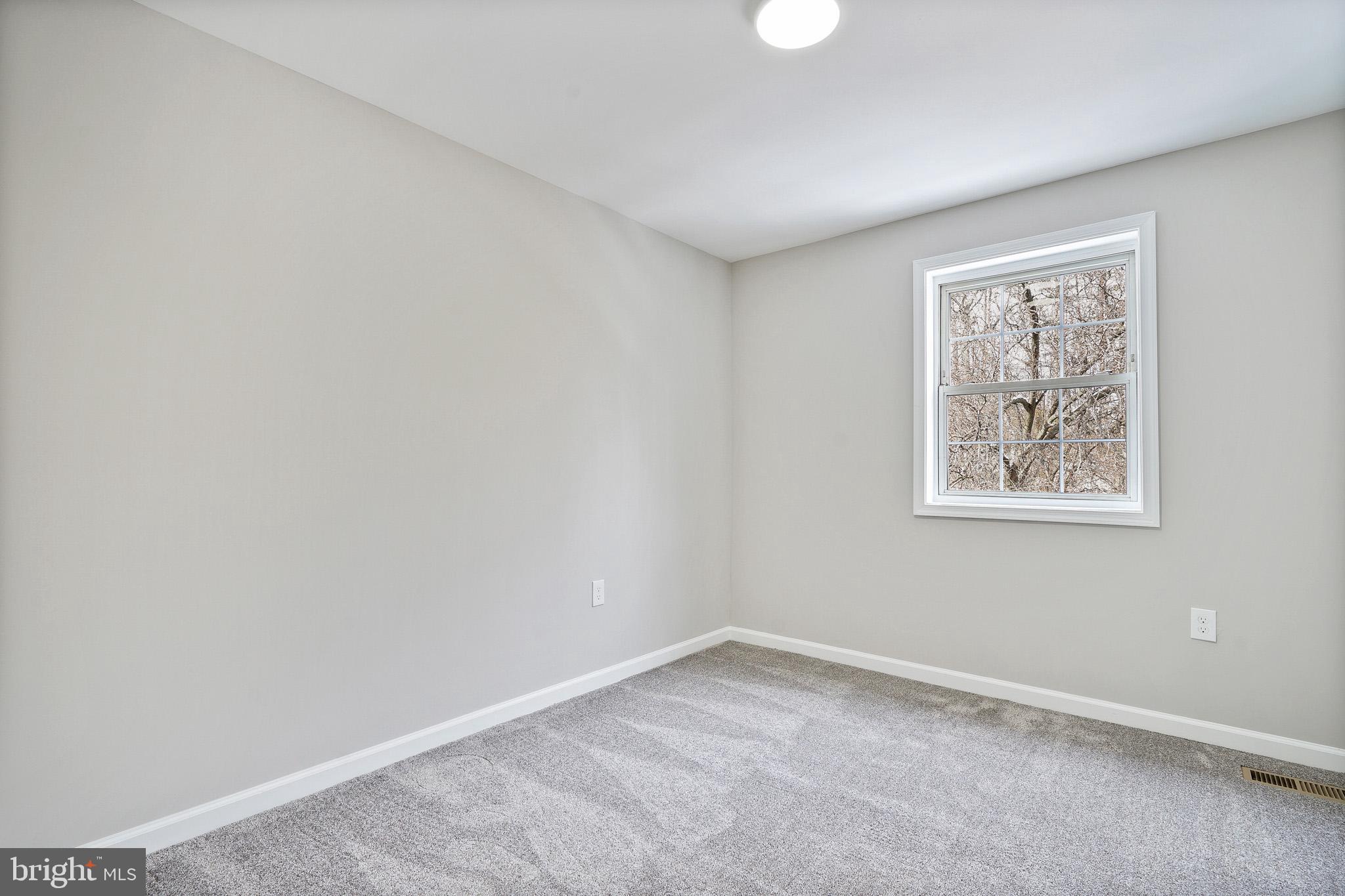 SOUTHGATE WOODS TOWNHOUSES - Residential