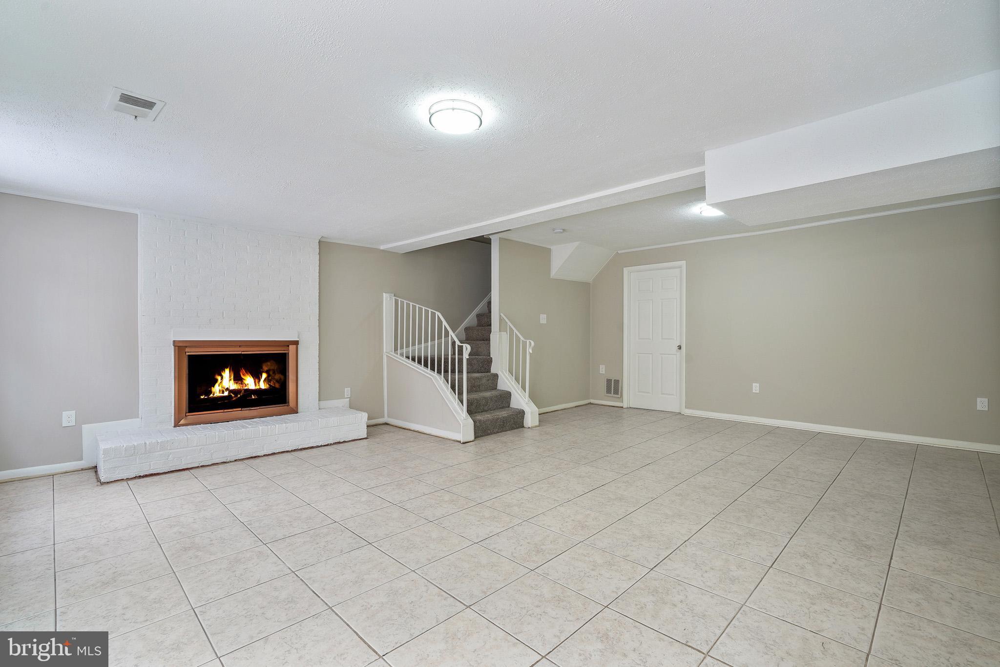 SOUTHGATE WOODS TOWNHOUSES - Residential