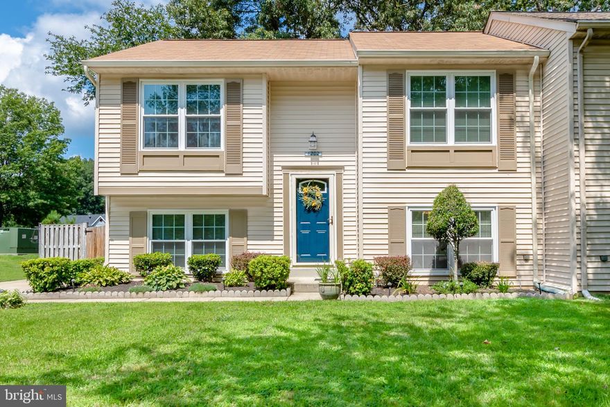 GORGEOUS END UNIT COLONIAL TOWNHOUSE IN THE LANCASTER COMMUNITY. 

Can you say curb appeal ?!? 

This beauty has been meticulously maintained; outfitted with a new roof and windows. 

Split level entry way leads to a main level which features a spacious eat-in kitchen with direct access to a spacious fenced backyard , newly stained deck and storage shed . 

The home’s upper level boasts 3 sunny bedrooms . The master bedroom features en-suite bathroom and walk in closet . 

Close to dining and shopping at St.Charles Town Center . 

Commuting to DC or Northern VA is a breeze with all major roads a short distance away, commuter options also available.