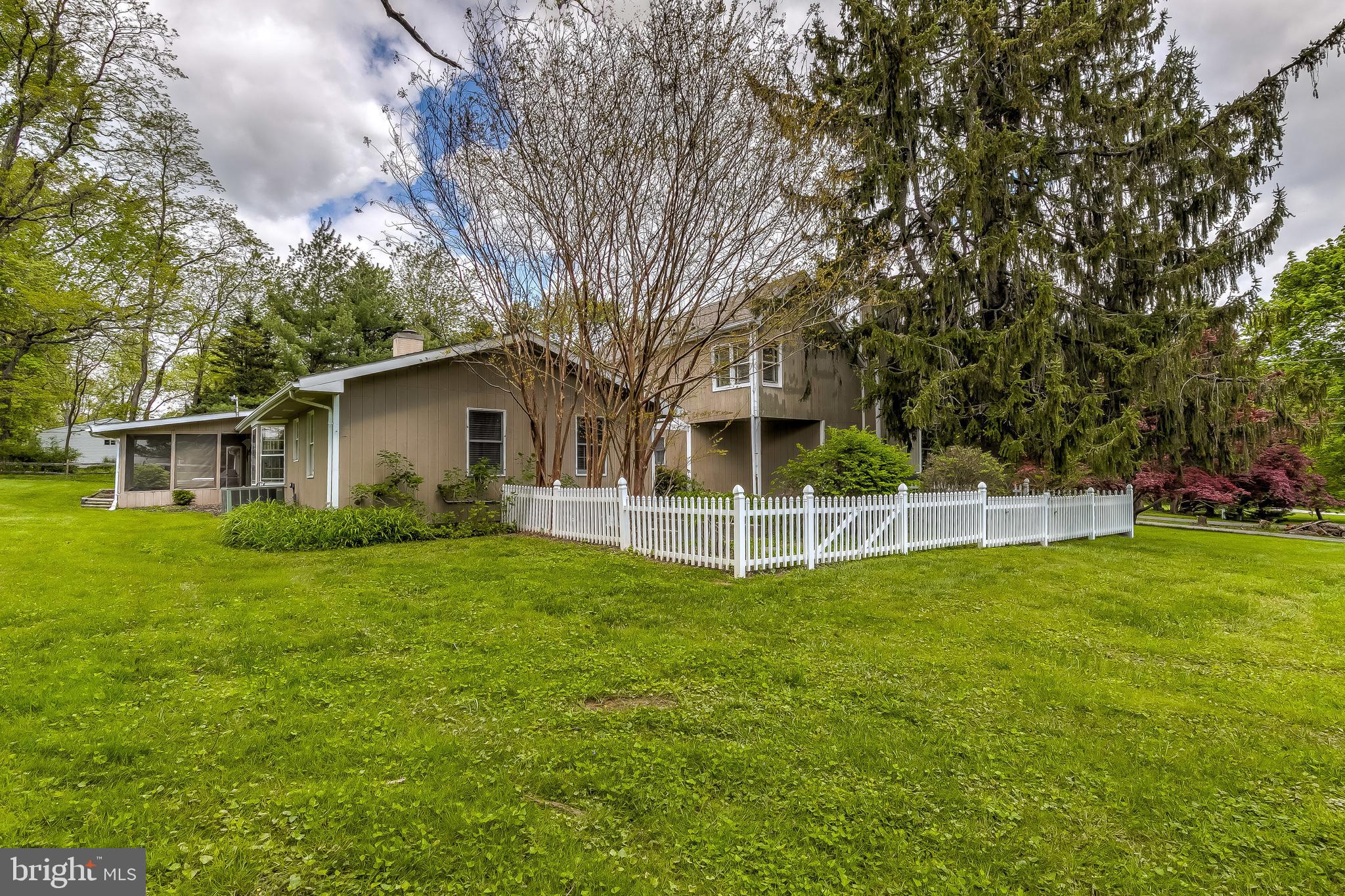 PADONIA CROSSING - Residential