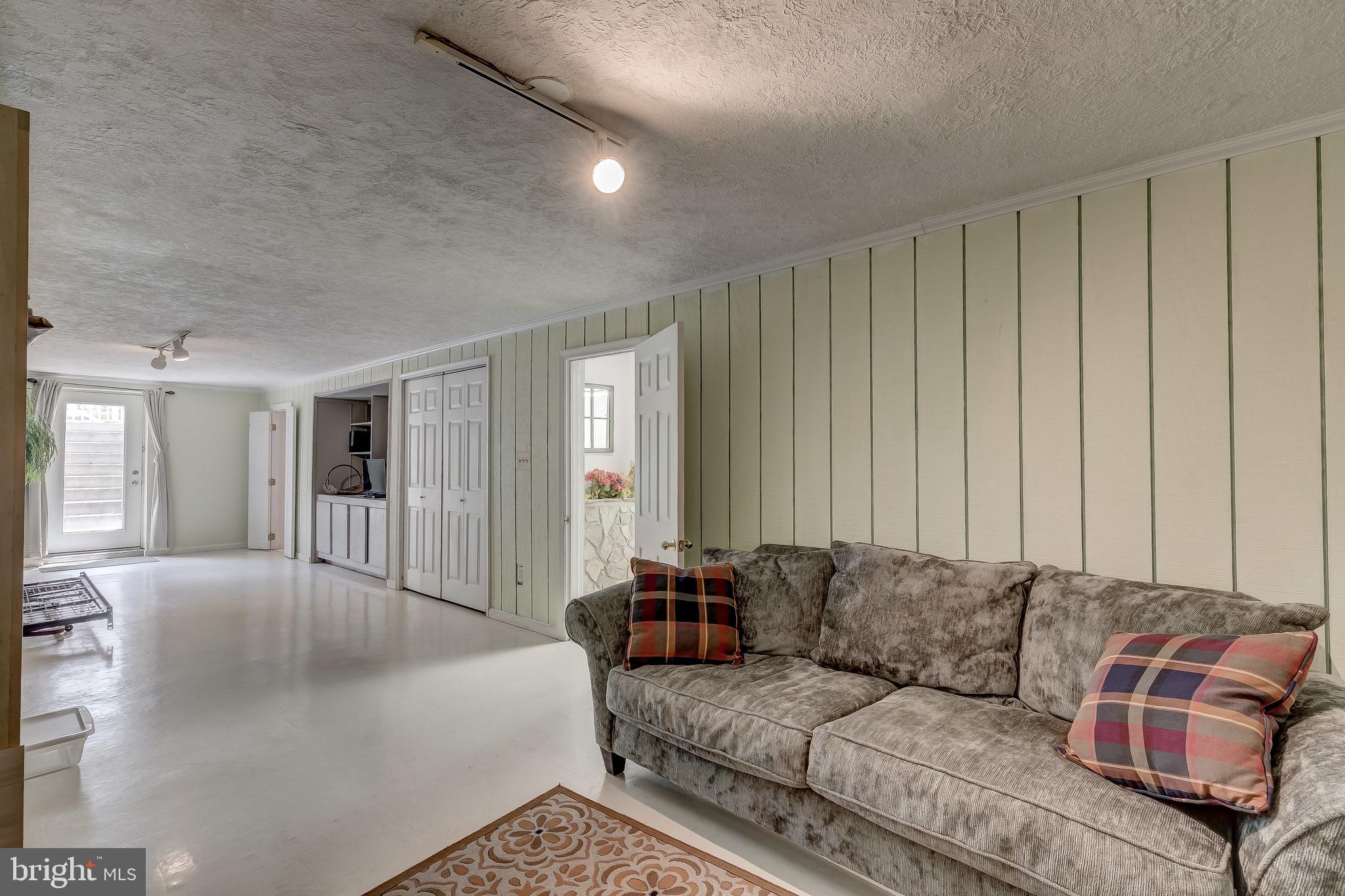 PADONIA CROSSING - Residential