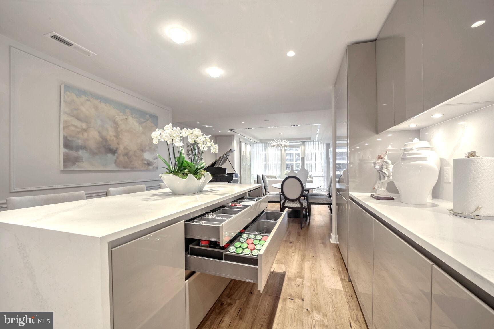 ROSSLYN - Residential