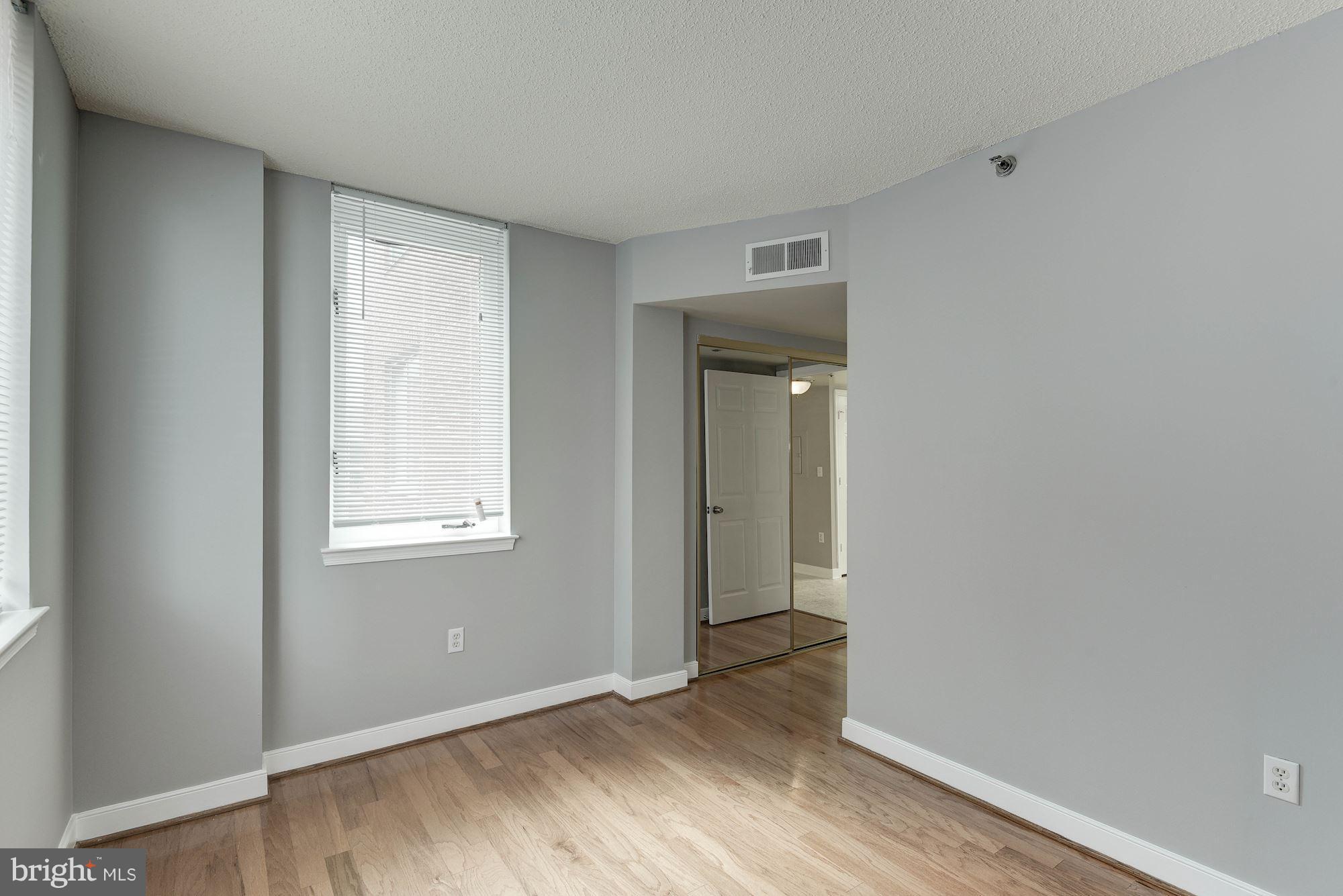 WINDSOR PLAZA - Residential