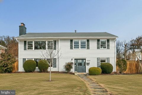 Photo of 6315 Haviland Drive, BETHESDA, MD 20817 (MLS # MDMC2215650)