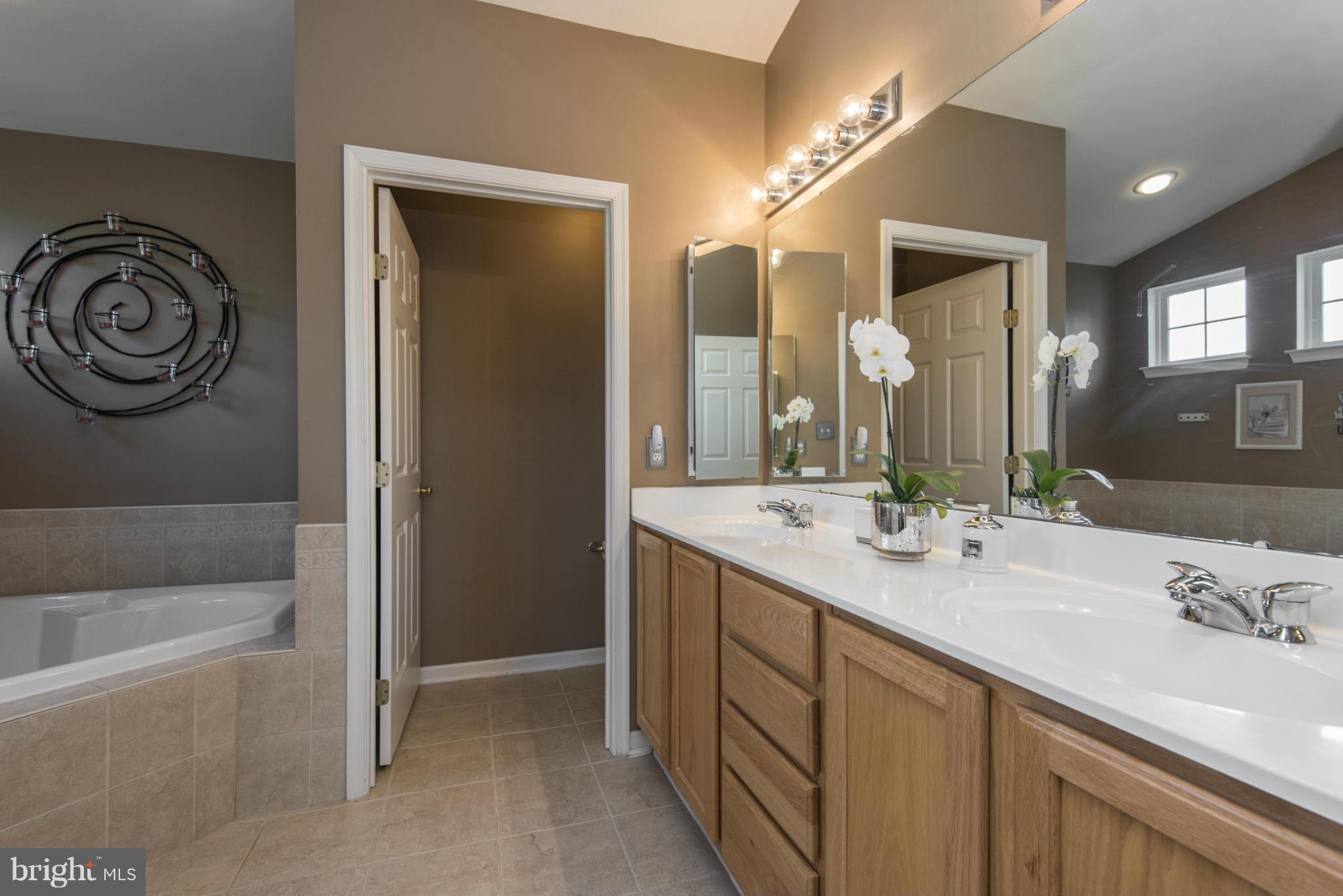 PELHAM MANOR - Residential