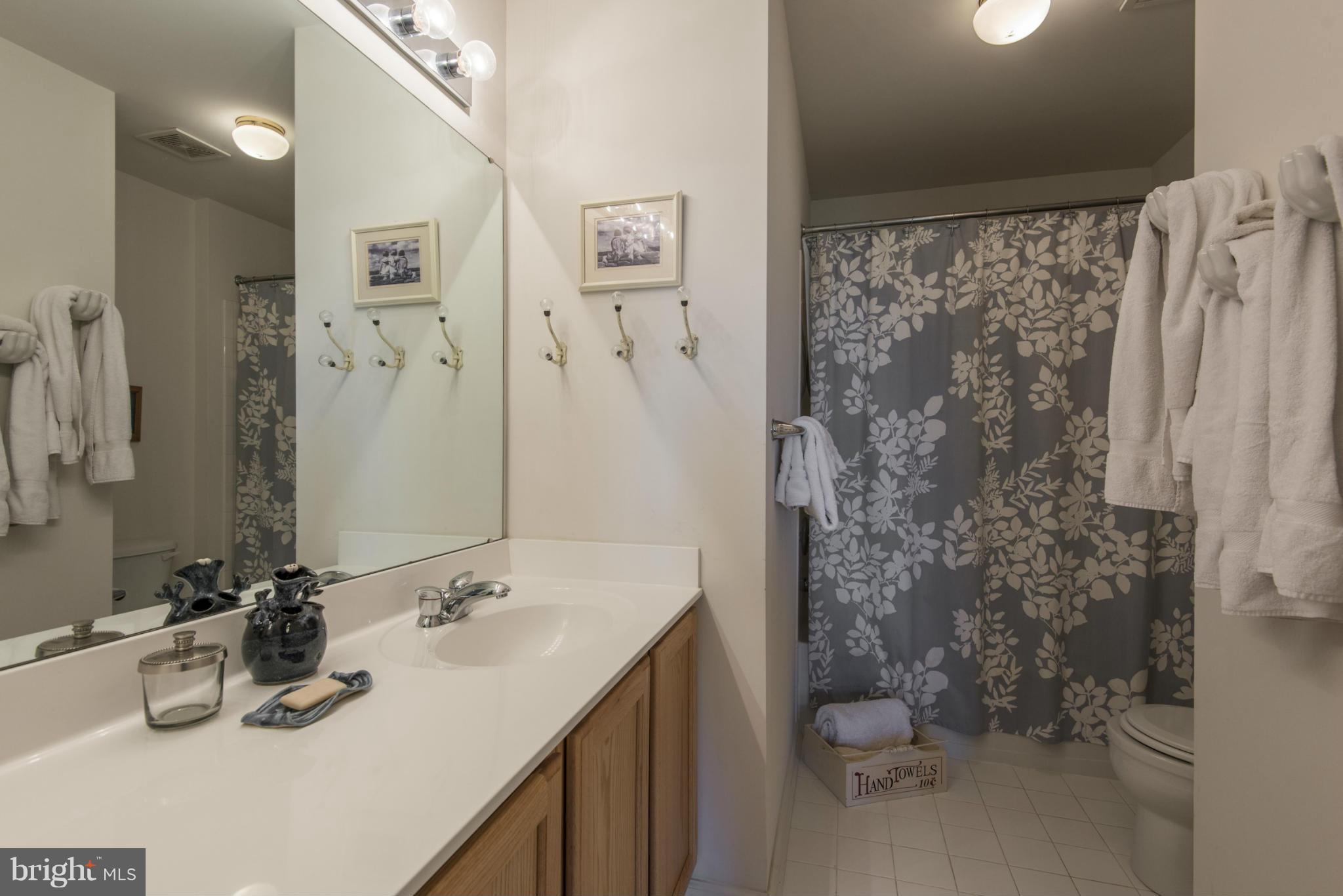 PELHAM MANOR - Residential