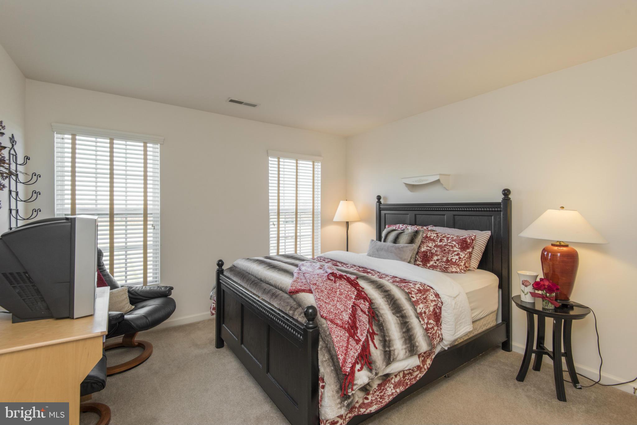 PELHAM MANOR - Residential