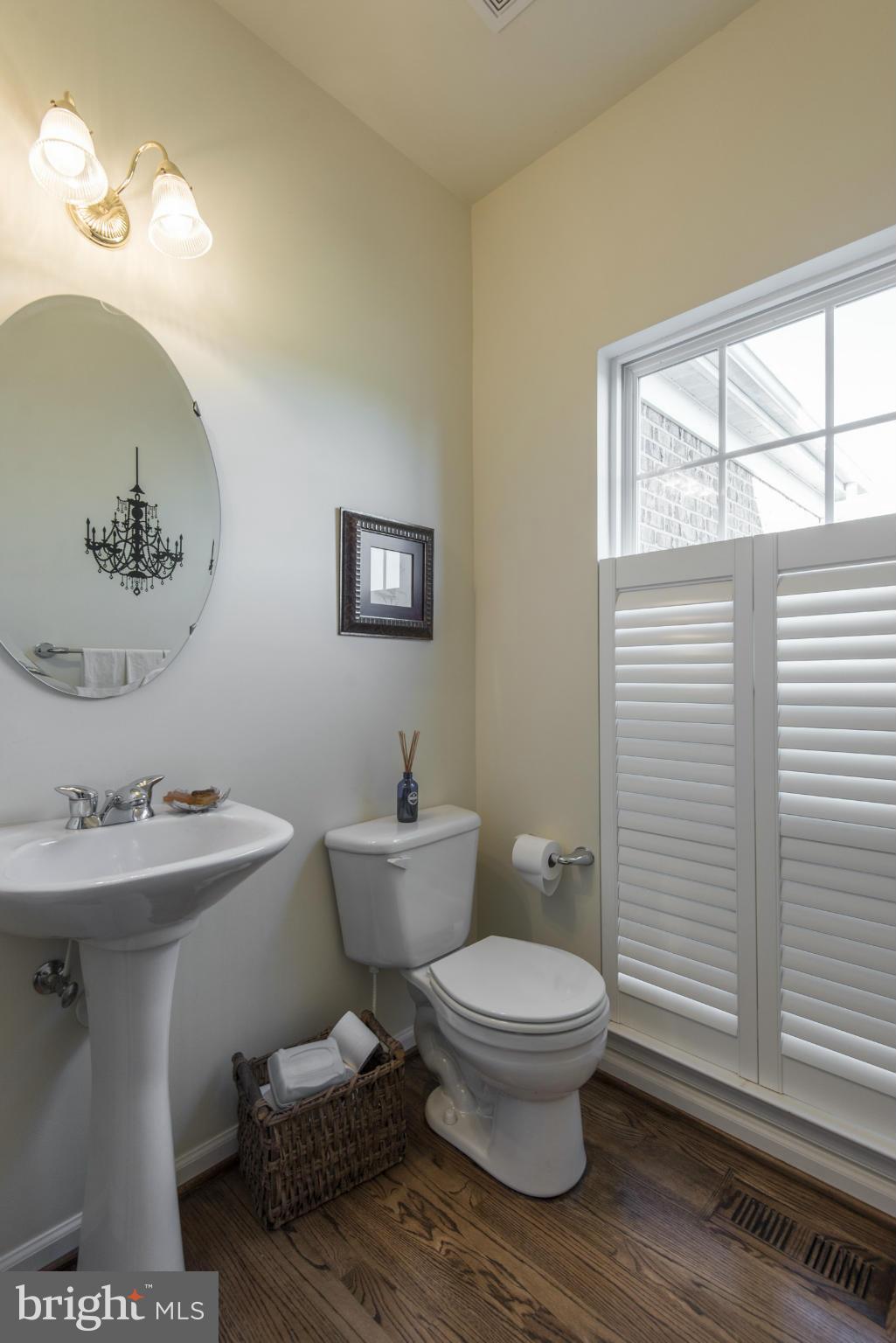 PELHAM MANOR - Residential