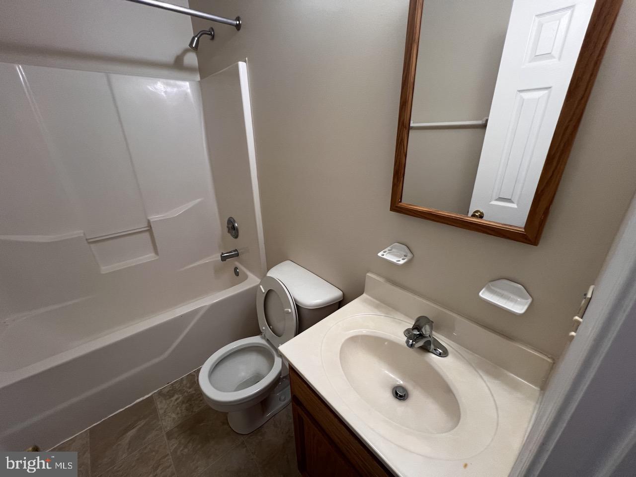 CAPTAINS QUARTER CONDOMINIUM - Residential Lease