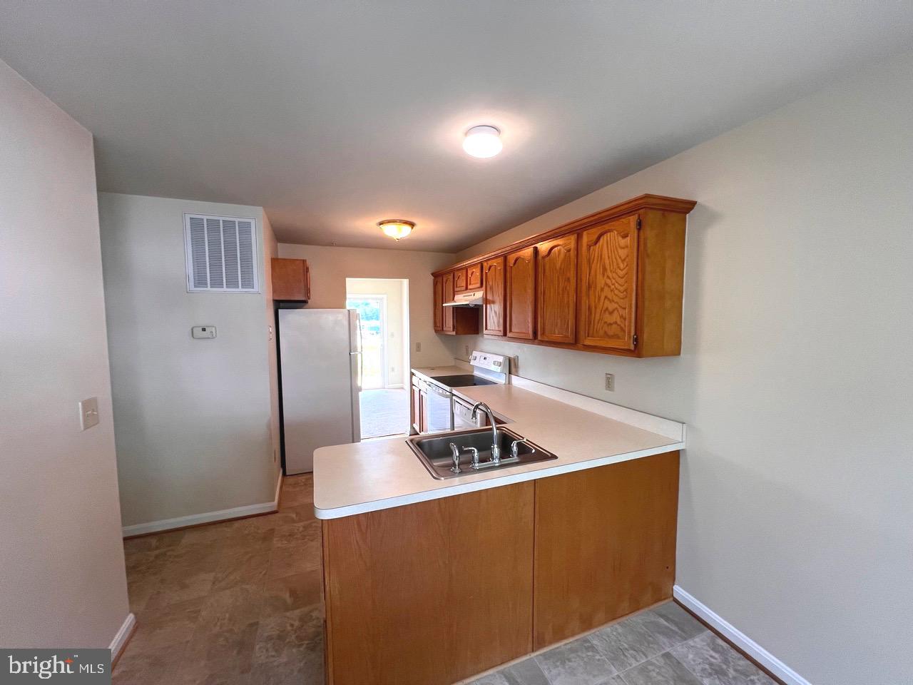 CAPTAINS QUARTER CONDOMINIUM - Residential Lease