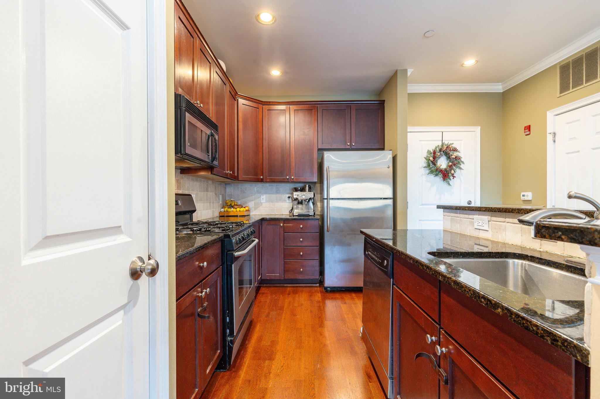 NAVAL SQUARE - Residential