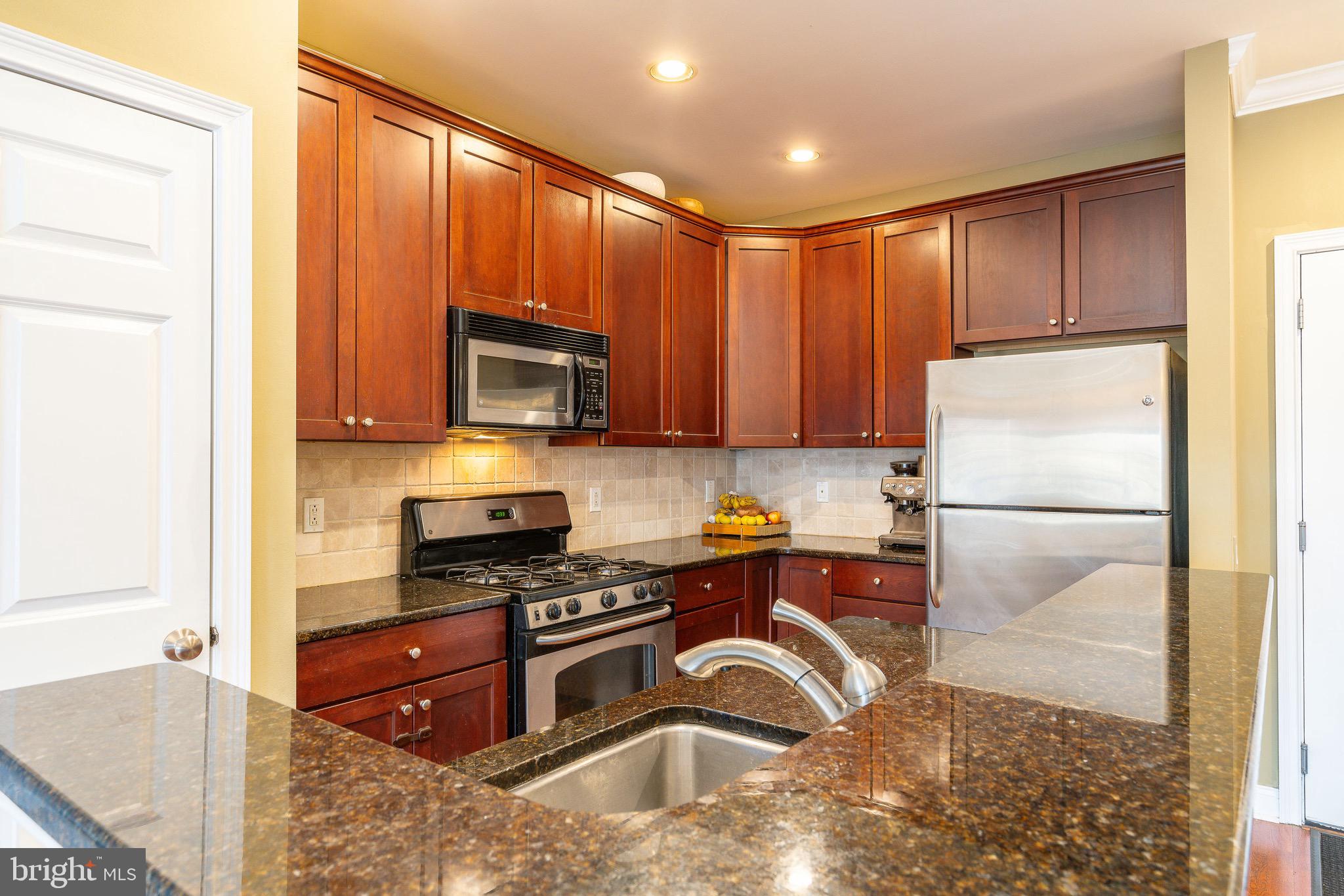 NAVAL SQUARE - Residential