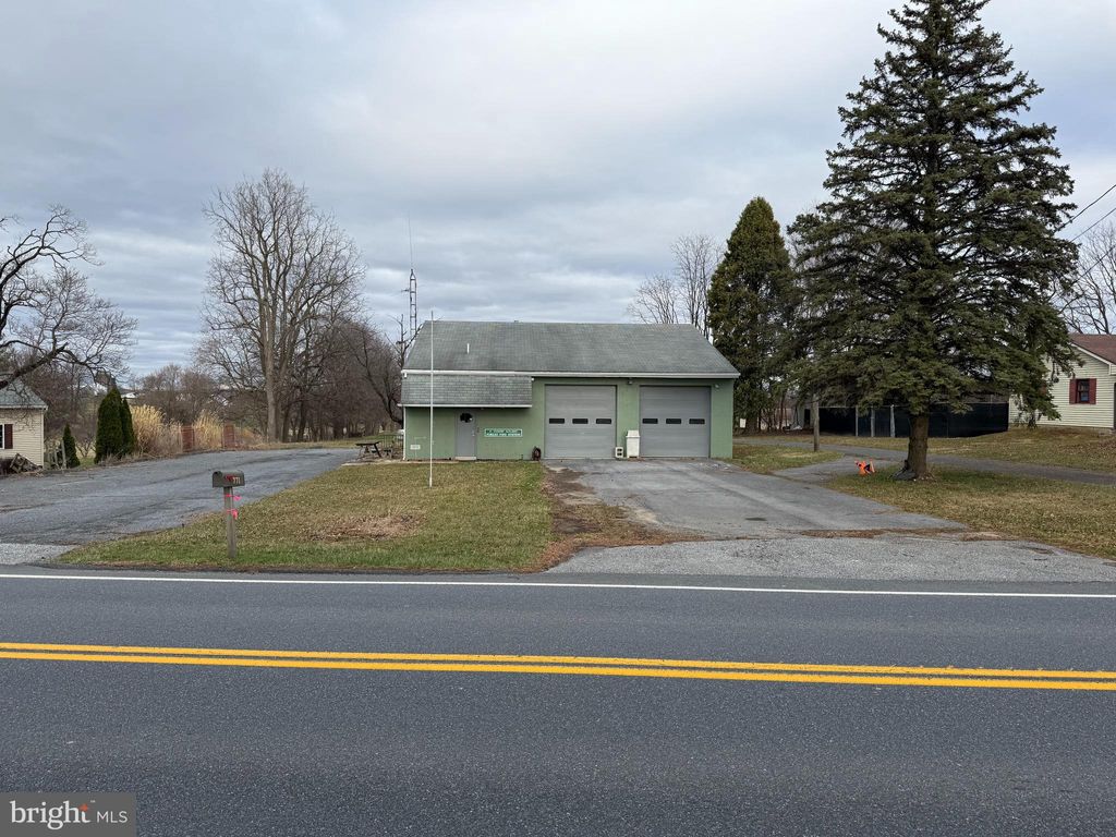 Photo of 771 Green Tree Rd, ELIZABETHTOWN, PA 17022 (MLS # PALA2065934)