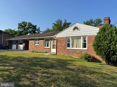 Homes For Sale - 229 Blooming Grove Road<br/> York County, HANOVER, PA 17331