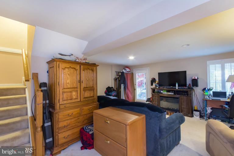 ASHBURN VILLAGE - Residential Lease