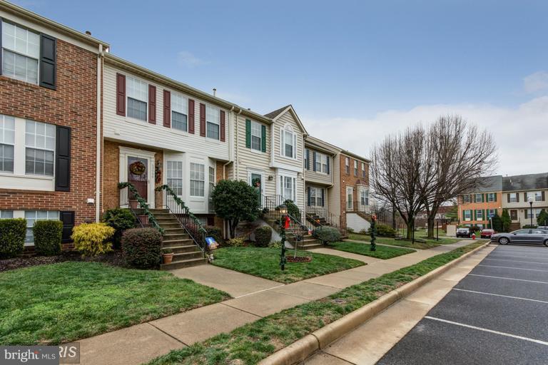 ASHBURN VILLAGE - Residential Lease