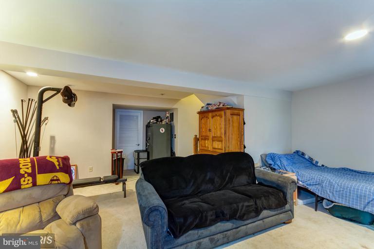 ASHBURN VILLAGE - Residential Lease