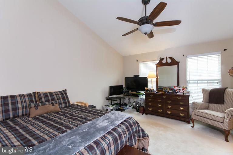 ASHBURN VILLAGE - Residential Lease