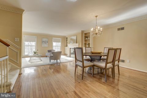 Photo of 10902 Wickshire Way #F, ROCKVILLE, MD 20852 (MLS # MDMC2202758)