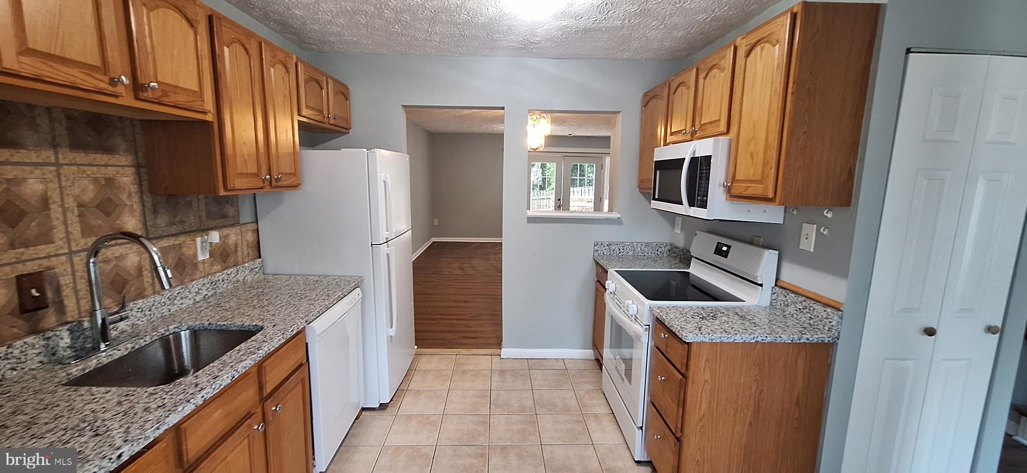 HILLCREST TOWNE - Residential