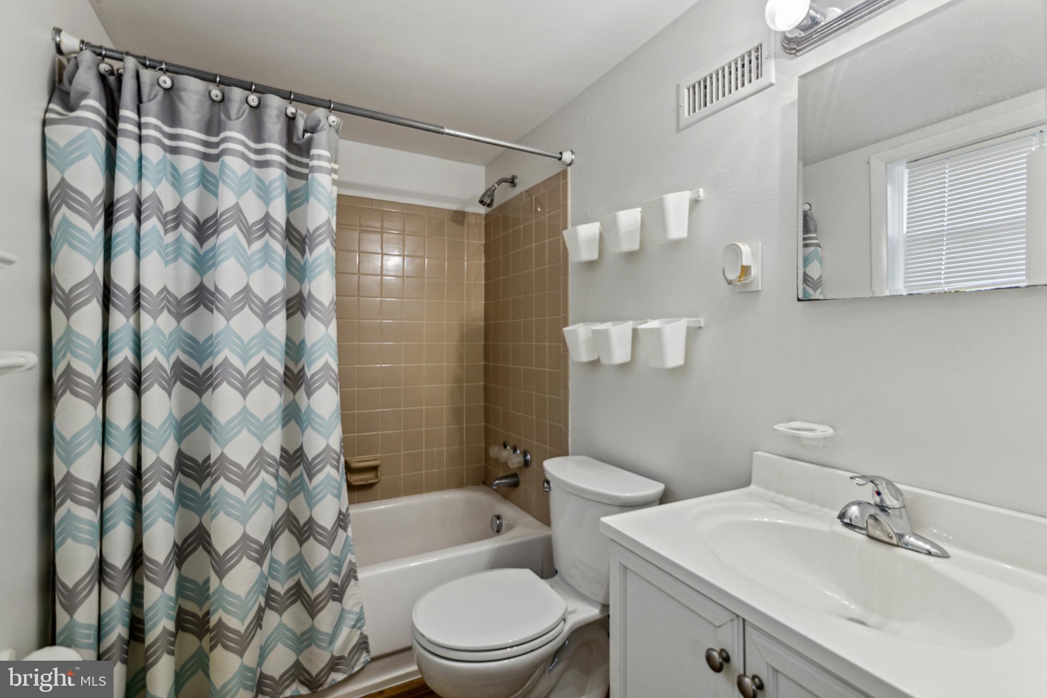 THOMSON ESTATES - Residential Lease