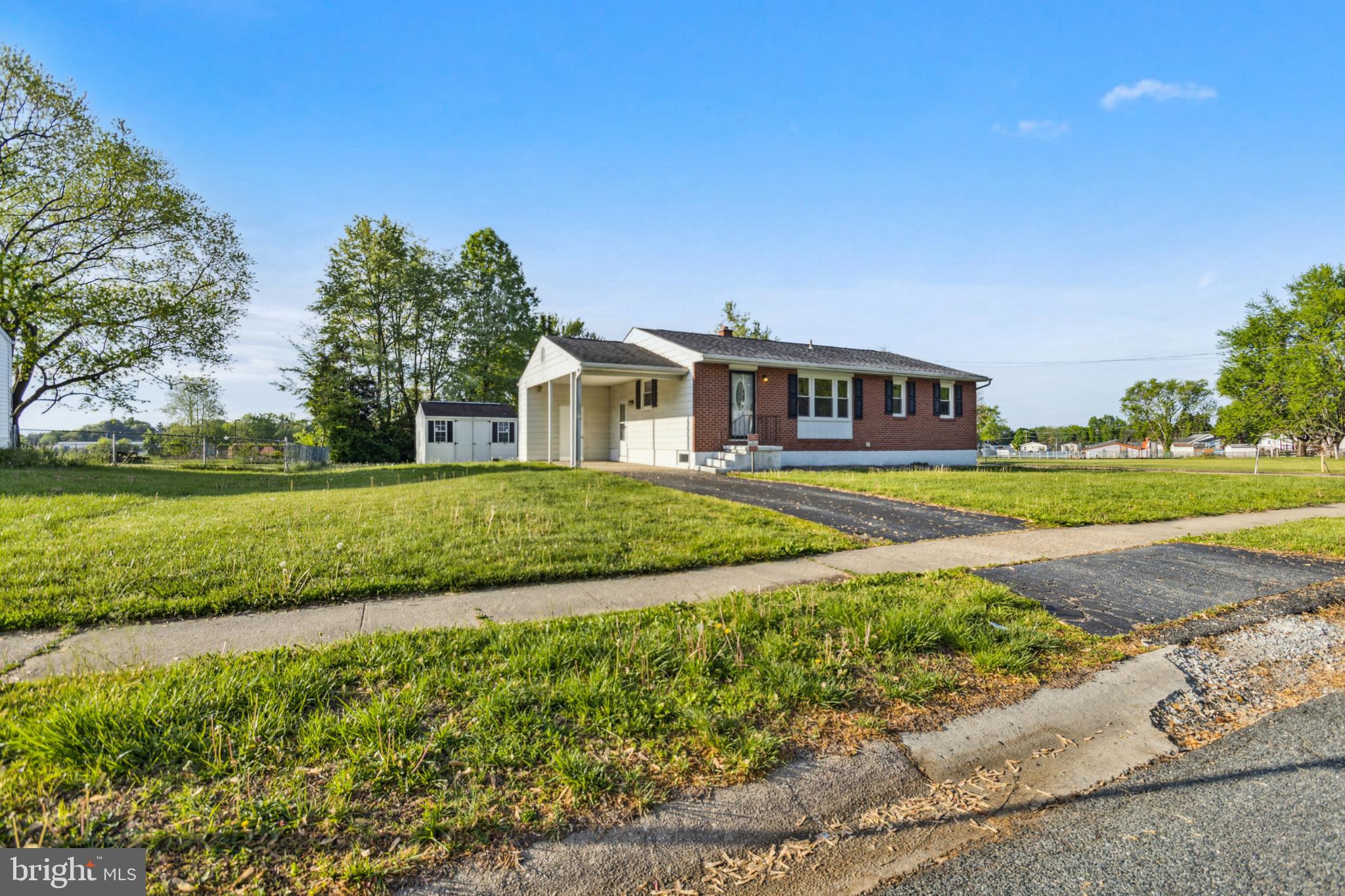 THOMSON ESTATES - Residential Lease