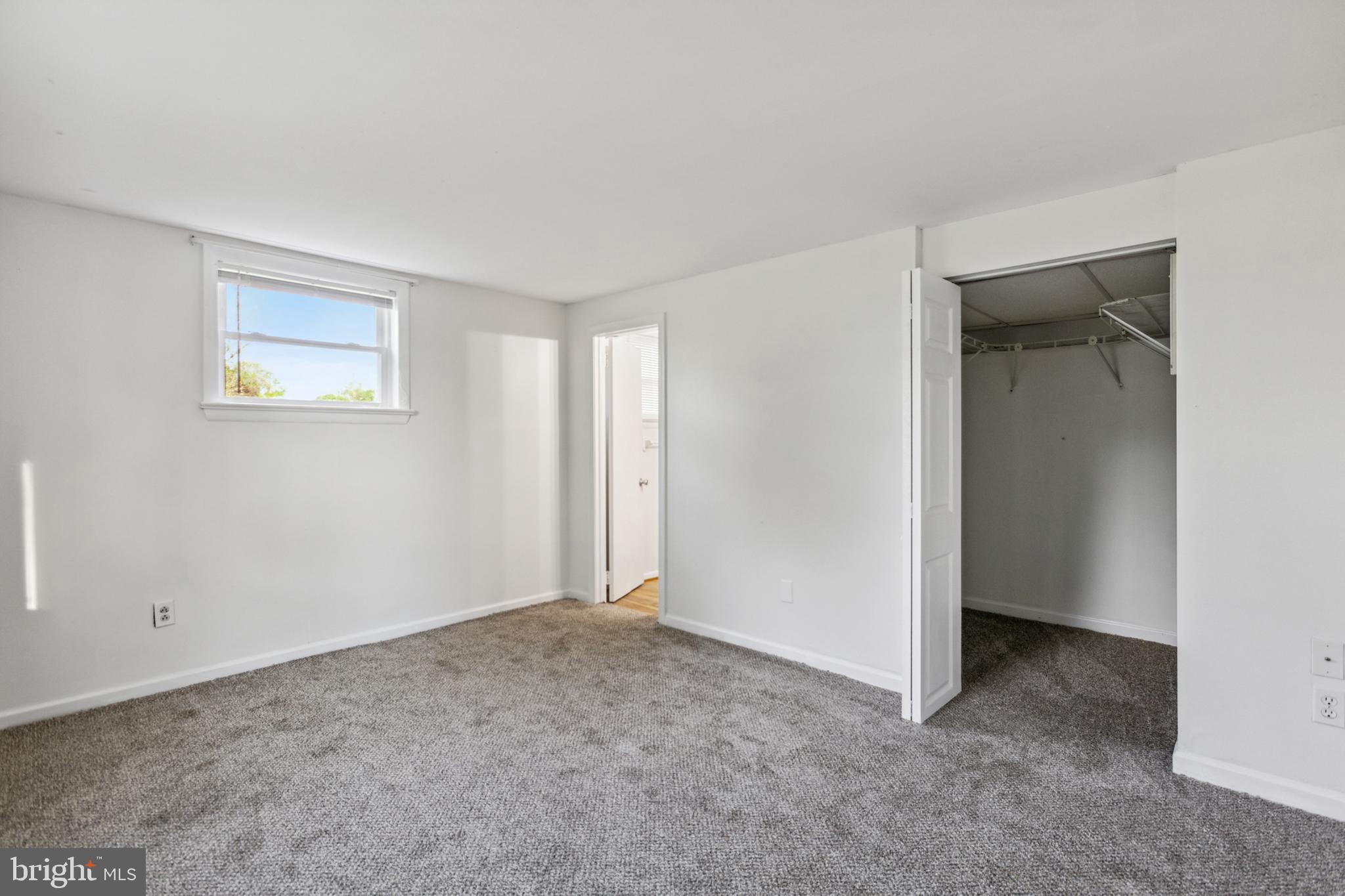 THOMSON ESTATES - Residential Lease